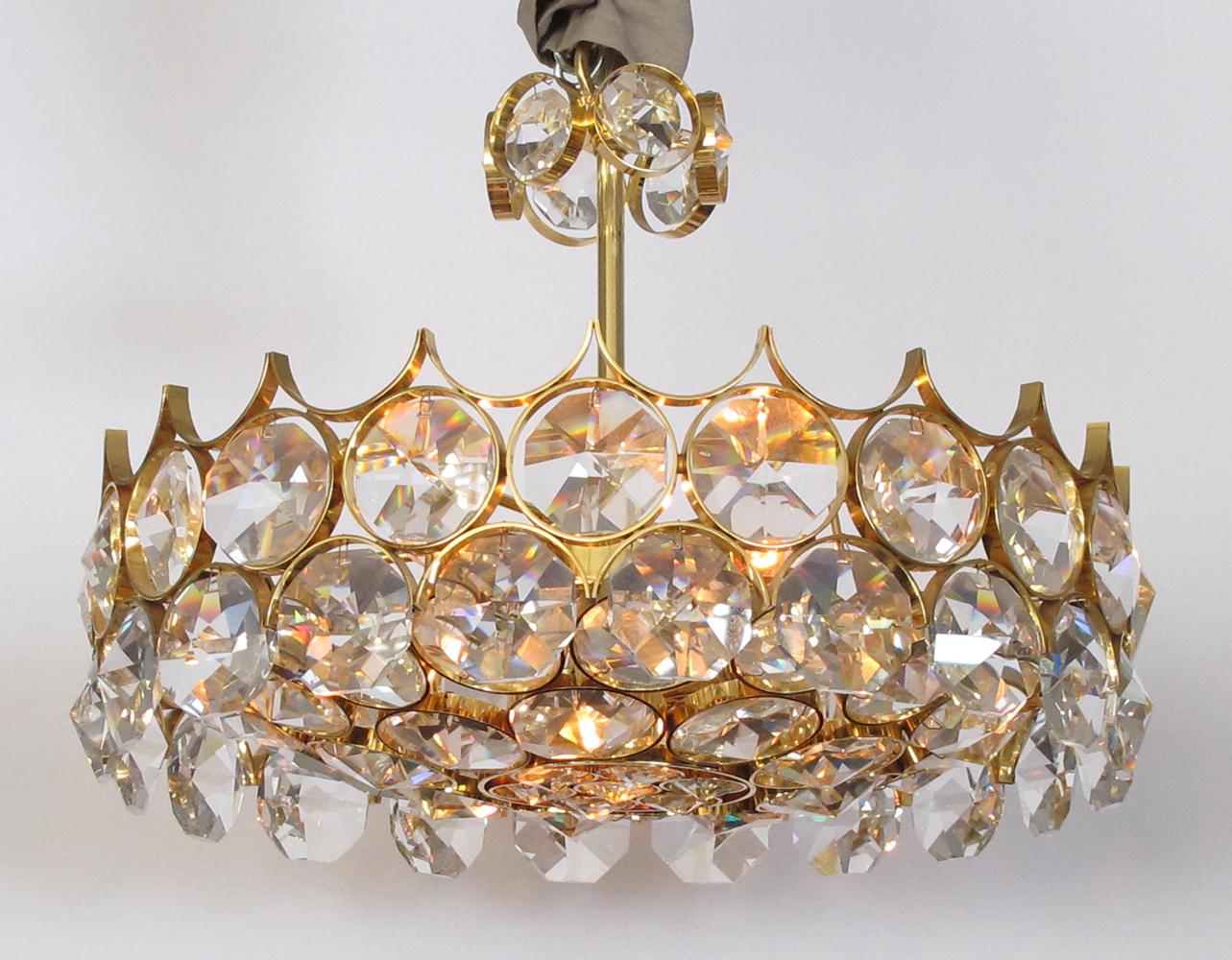 1960's Gilt-Brass and Crystal Pendant Chandelier by Sciolari for Palwa For Sale 1