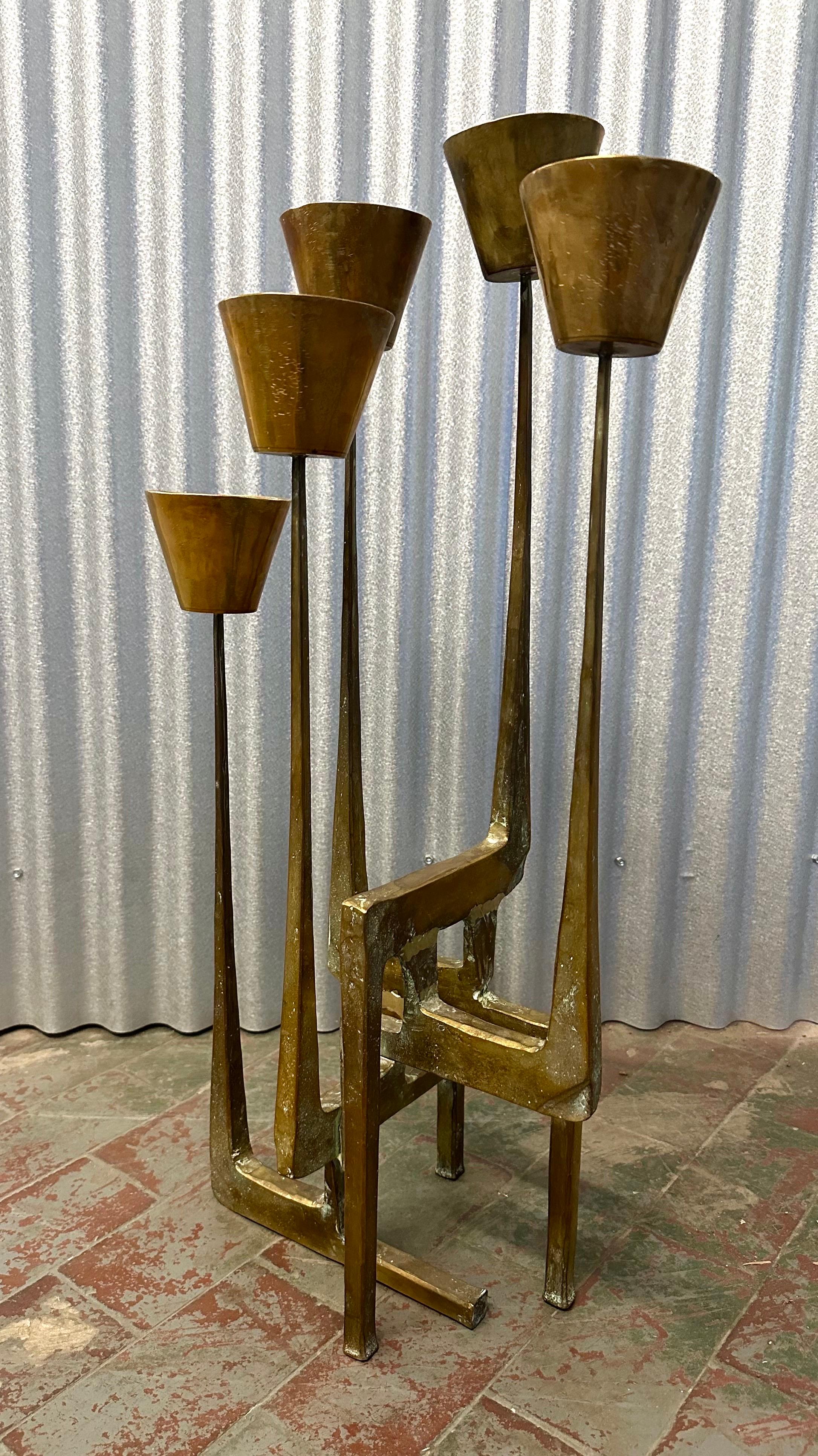 Grand candélabre brutaliste en bronze doré des années 1960 par Manfred Bergmeister Bon état - En vente à Brooklyn, NY