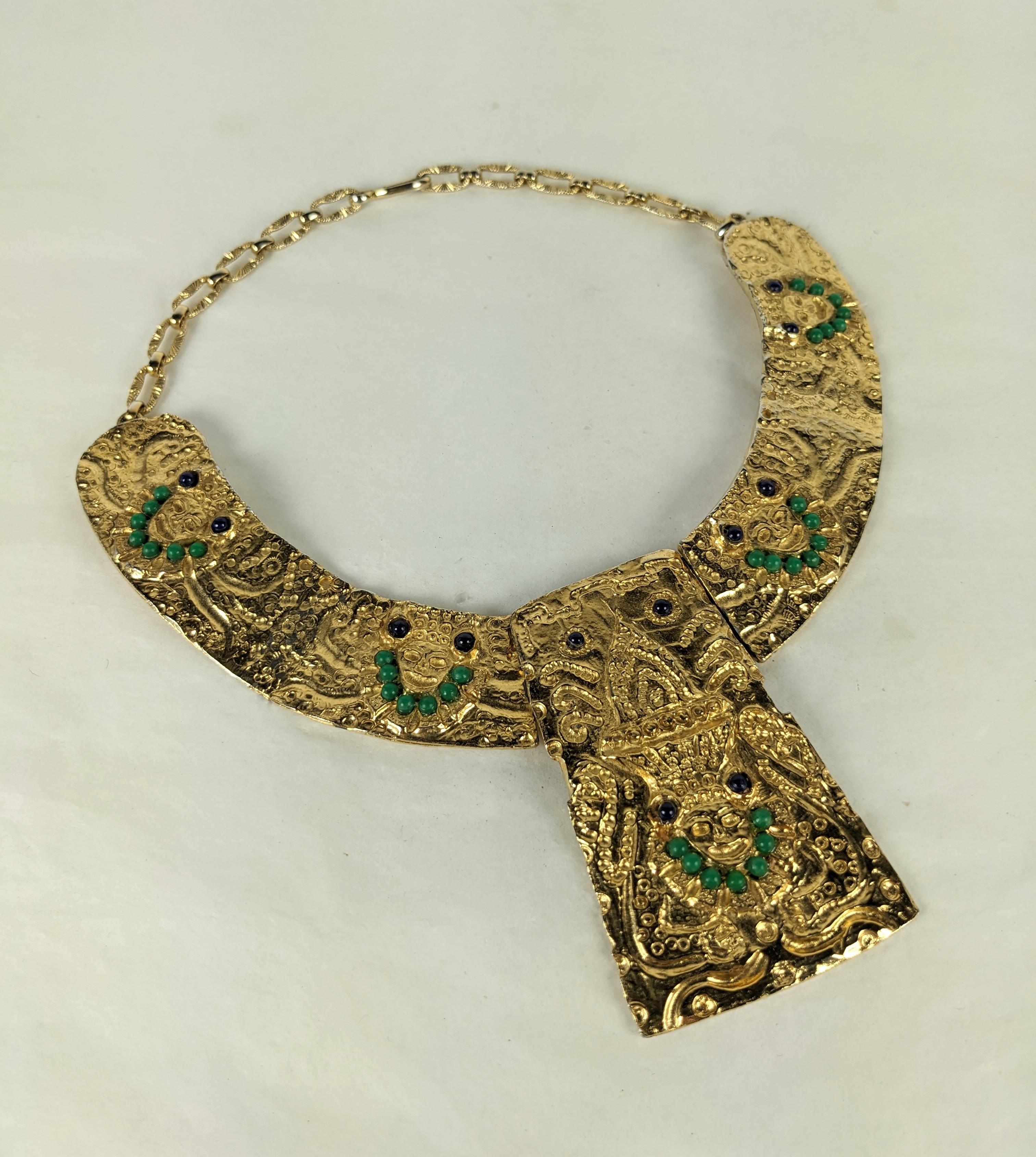 Collier doré des années 1960, motifs précolombiens Bon état - En vente à New York, NY