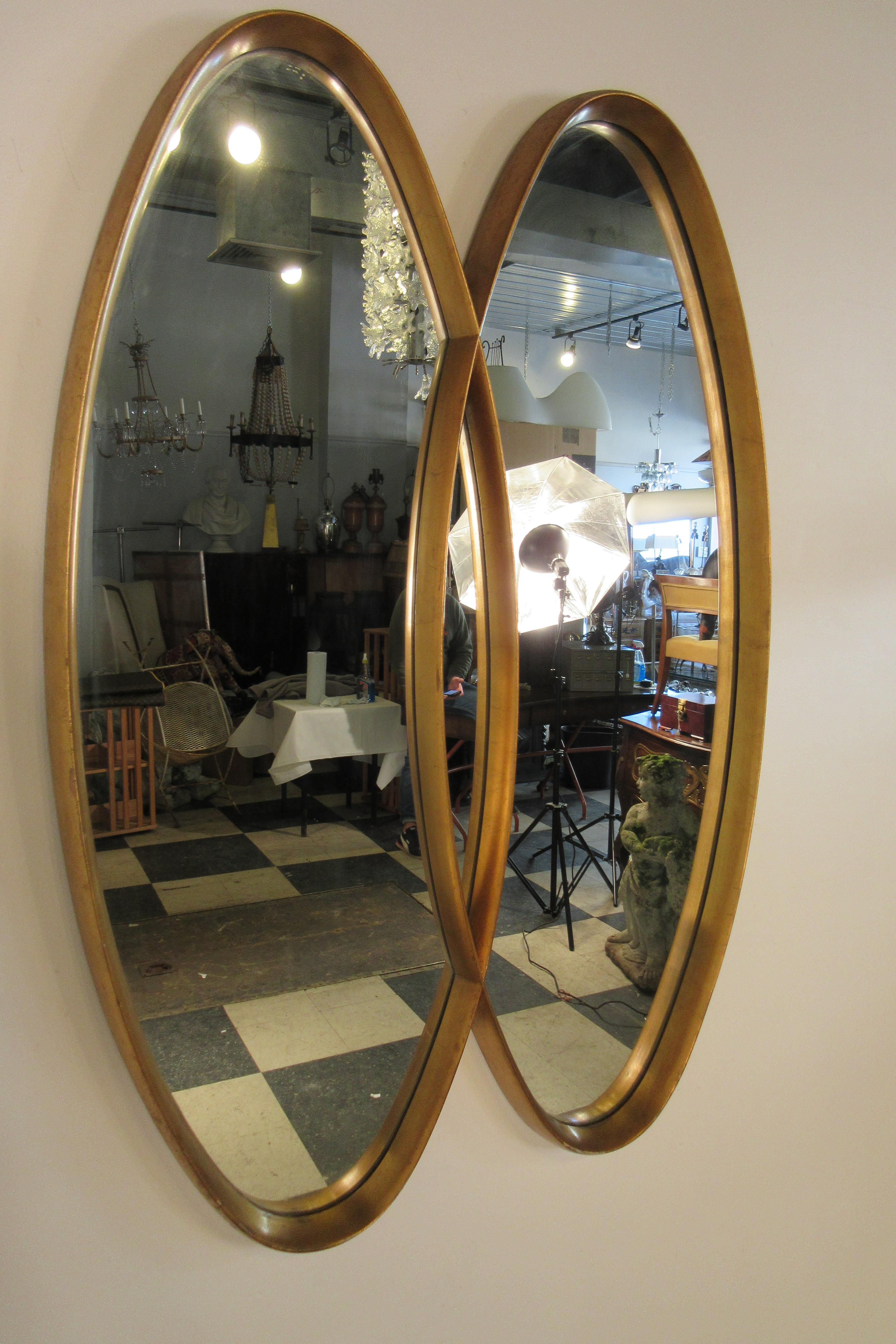 1960s Gilt Oval Intersected Mirror In Good Condition In Tarrytown, NY