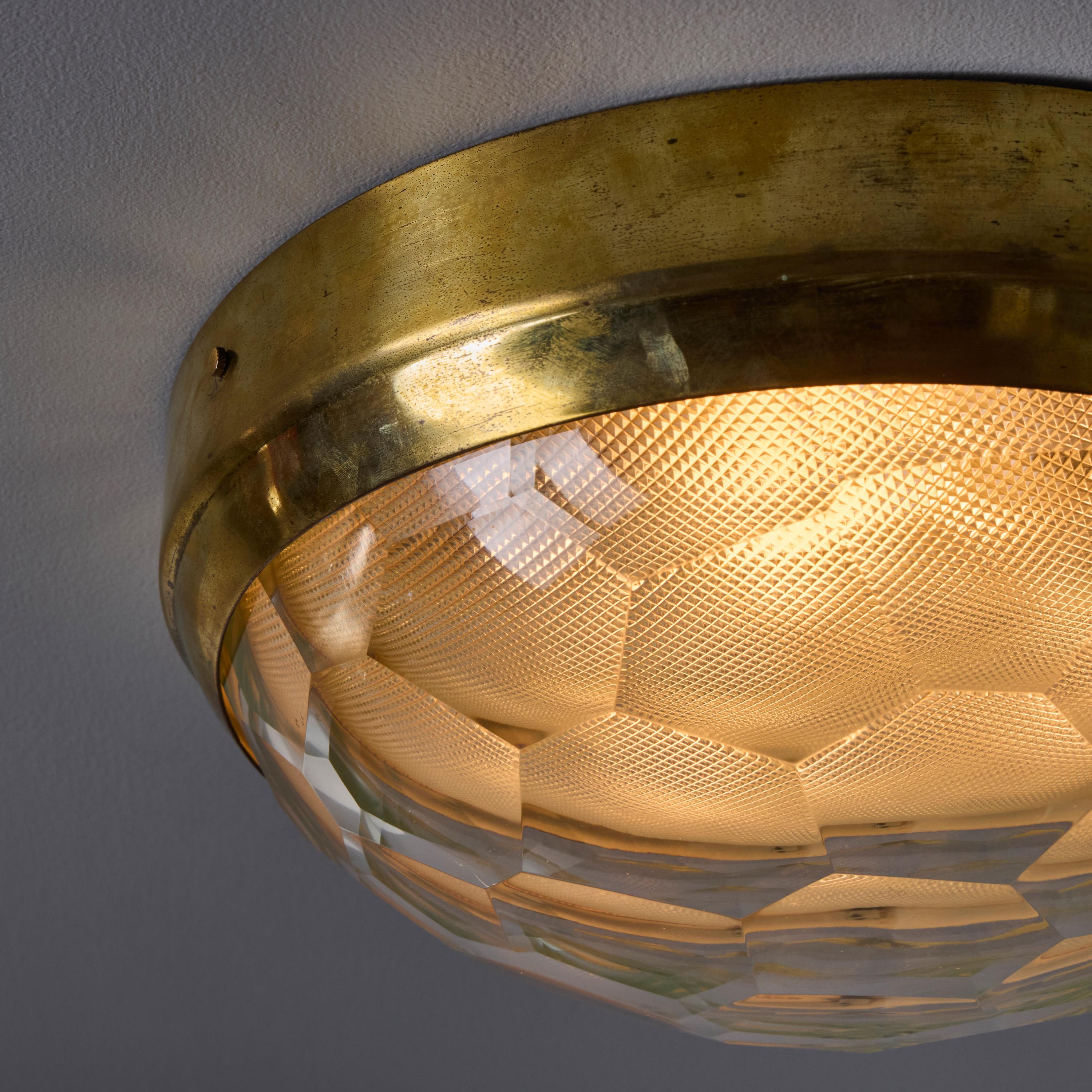 Lámpara de pared o techo de latón y cristal multifacético Gino Paroldo, años 60, para Dino Dei Moderno de mediados de siglo en venta