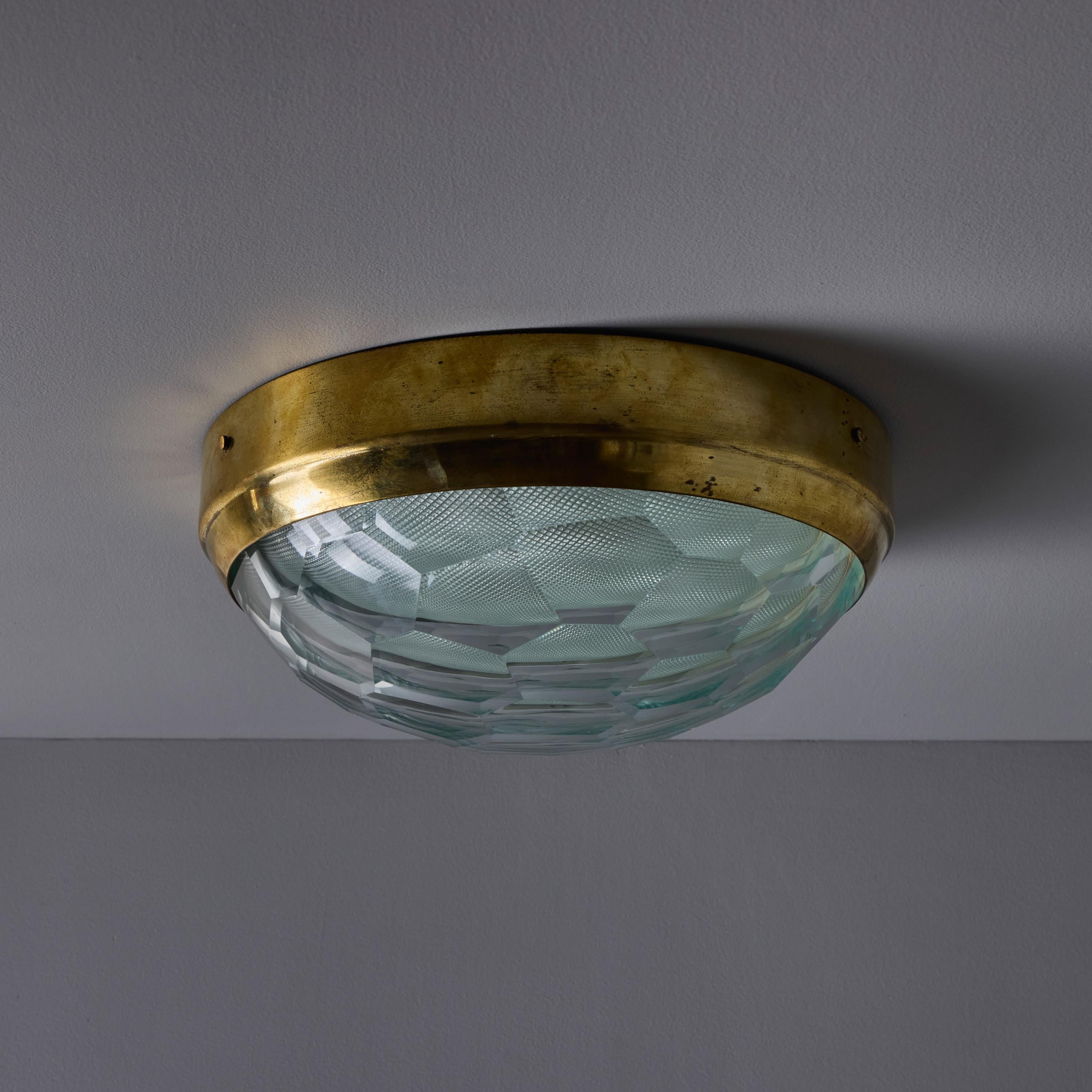 Lámpara de pared o techo de latón y cristal multifacético Gino Paroldo, años 60, para Dino Dei Italiano en venta