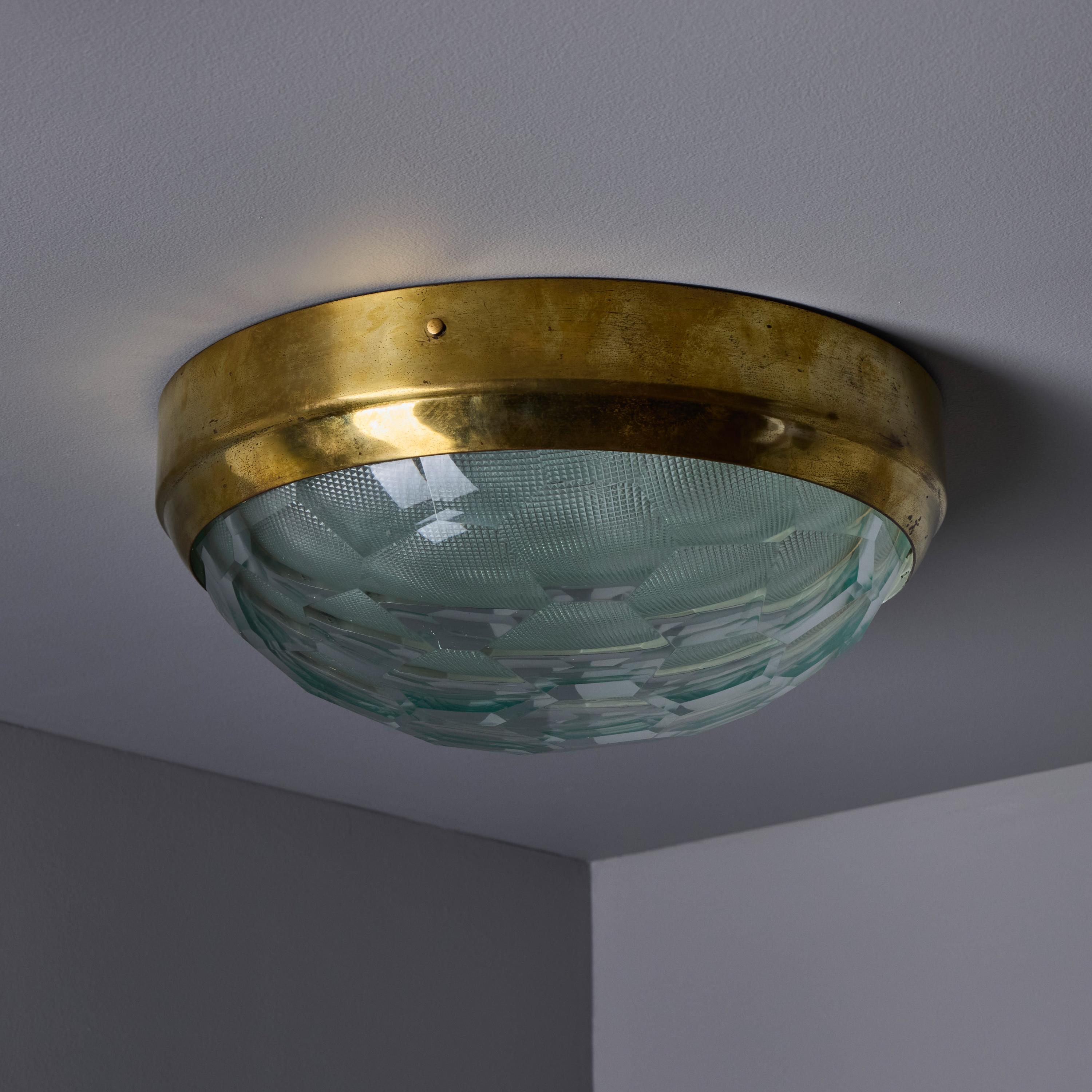 Lámpara de pared o techo de latón y cristal multifacético Gino Paroldo, años 60, para Dino Dei en venta 2