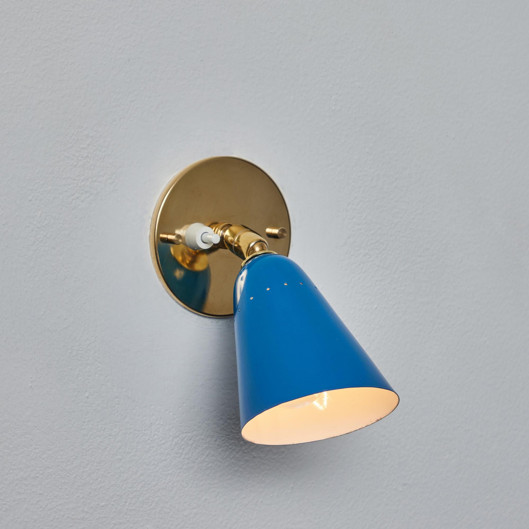 1960s Gino Sarfatti Model #26b Blue and Brass Wall Lamp for Arteluce For Sale 4