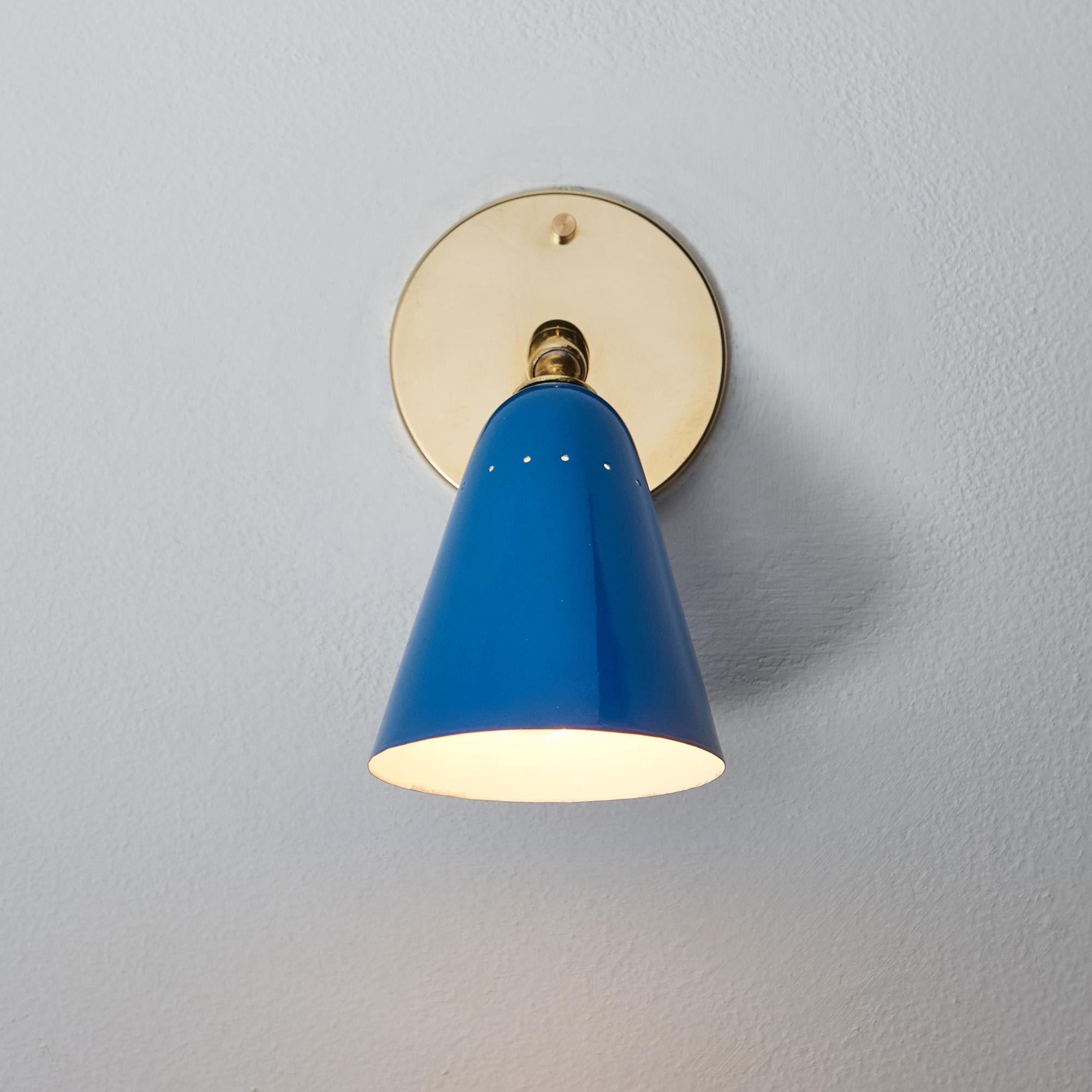 Gino Sarfatti Model #26b Blue and Brass Wall Lamp for Arteluce. Executed in blue painted aluminum with a brass backplate. Double ball jointed arm allows flexible shade adjustments and multiple configurations. The simplicity of Sarfatti's design and