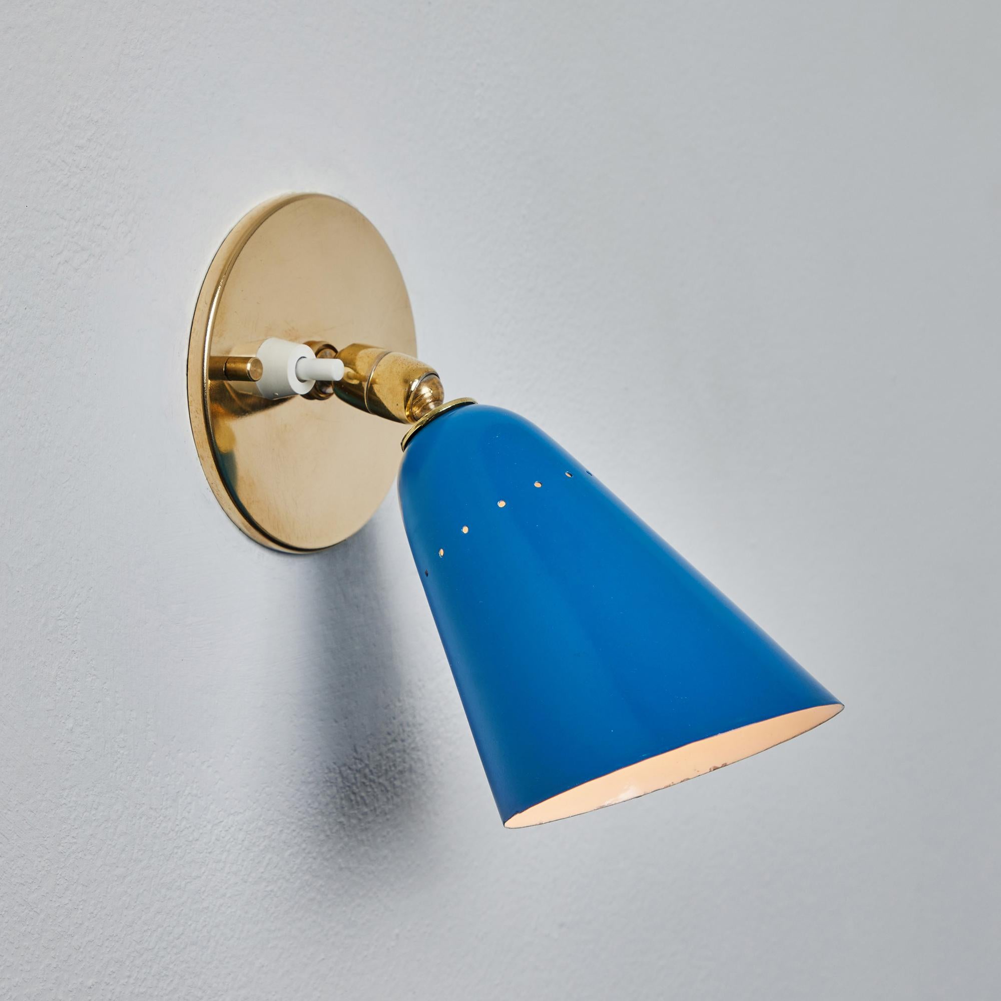 1960s Gino Sarfatti Model #26b Blue and Brass Wall Lamp for Arteluce For Sale 1