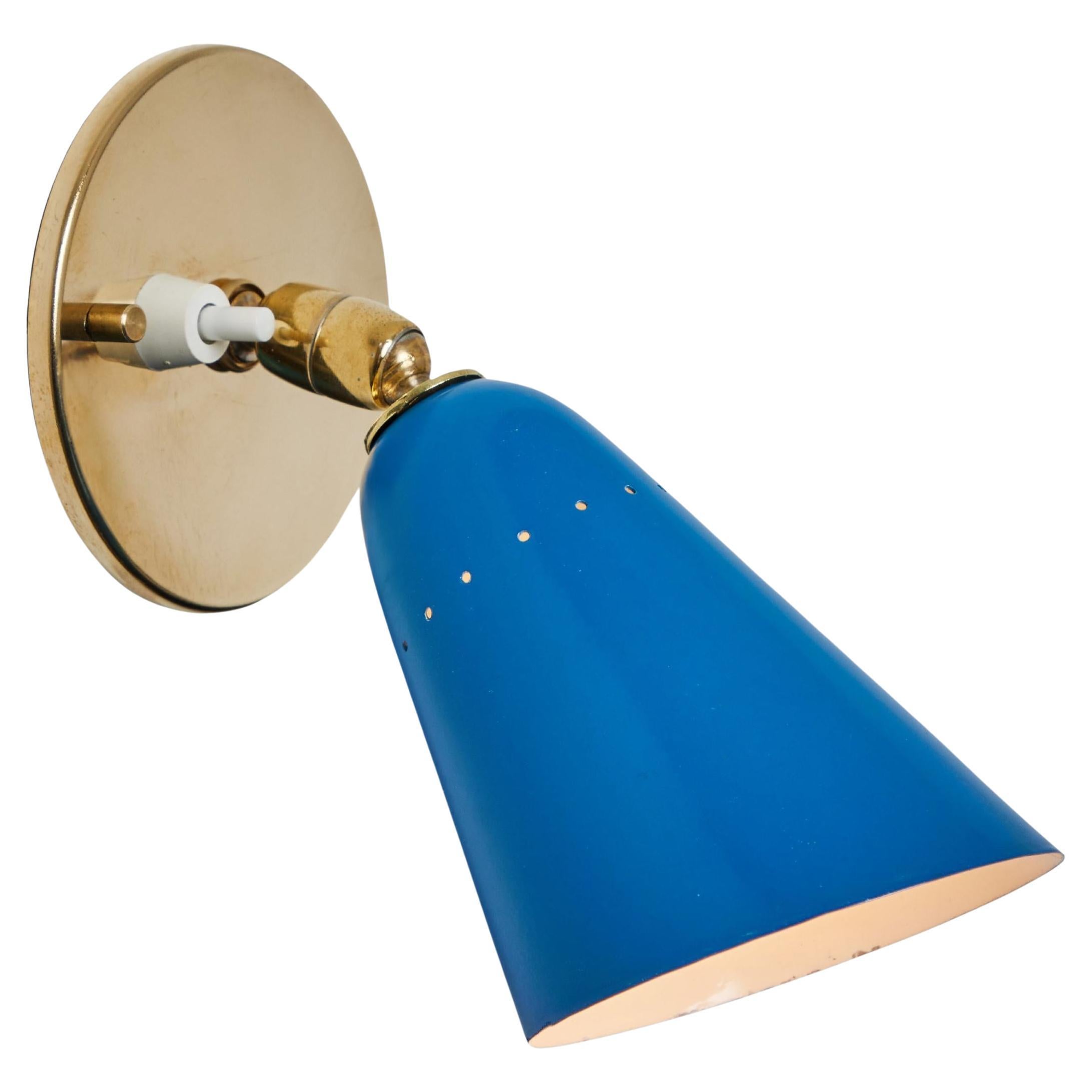 1960s Gino Sarfatti Model #26b Blue and Brass Wall Lamp for Arteluce For Sale