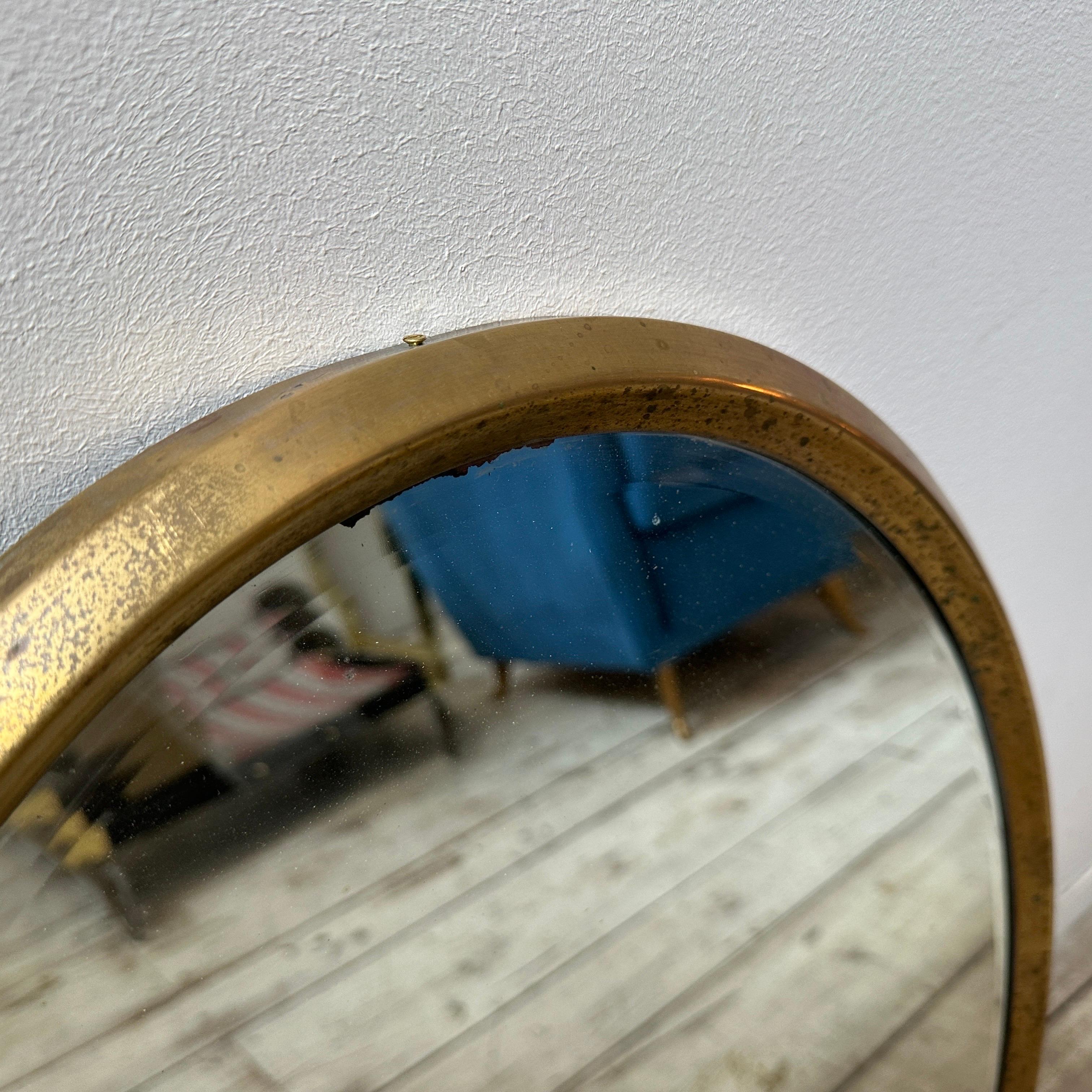 1960s Gio Ponti Style Mid-Century Modern Brass Italian Oval Wall Mirror For Sale 6