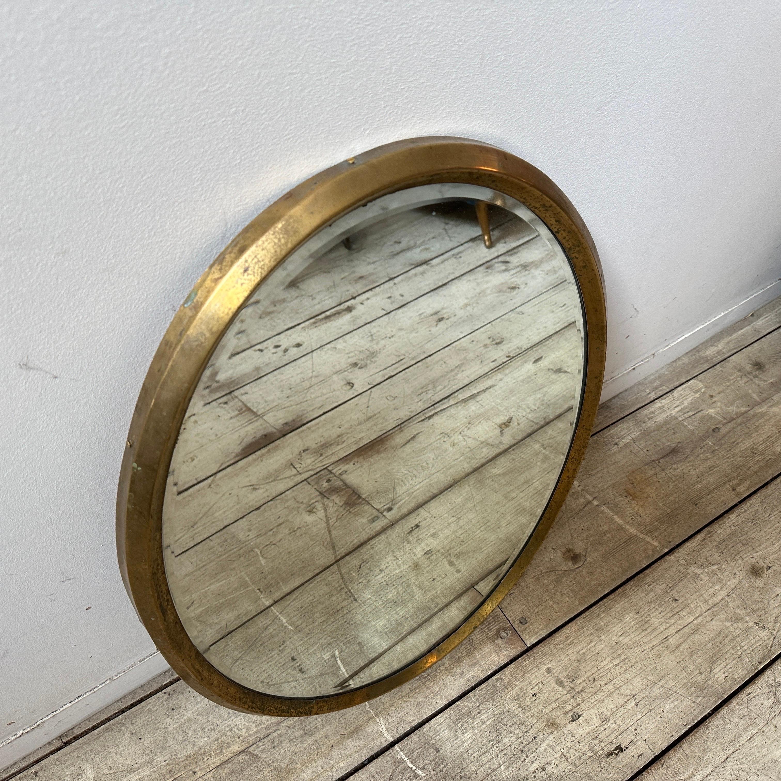 1960s Gio Ponti Style Mid-Century Modern Brass Italian Oval Wall Mirror For Sale 8