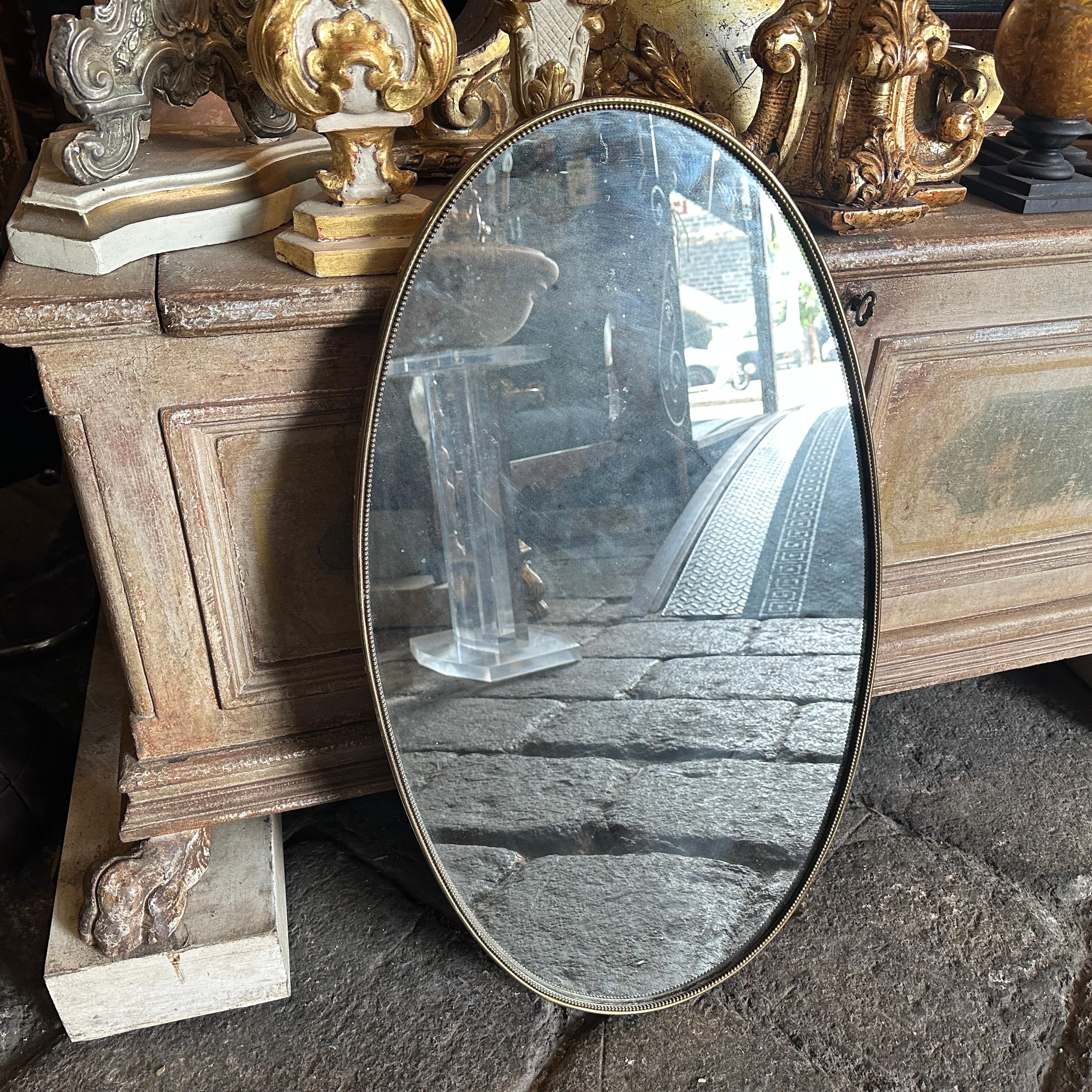1960er Giò Ponti Stil Mitte des Jahrhunderts Modern Messing Italienisch Oval Wandspiegel (Moderne der Mitte des Jahrhunderts) im Angebot