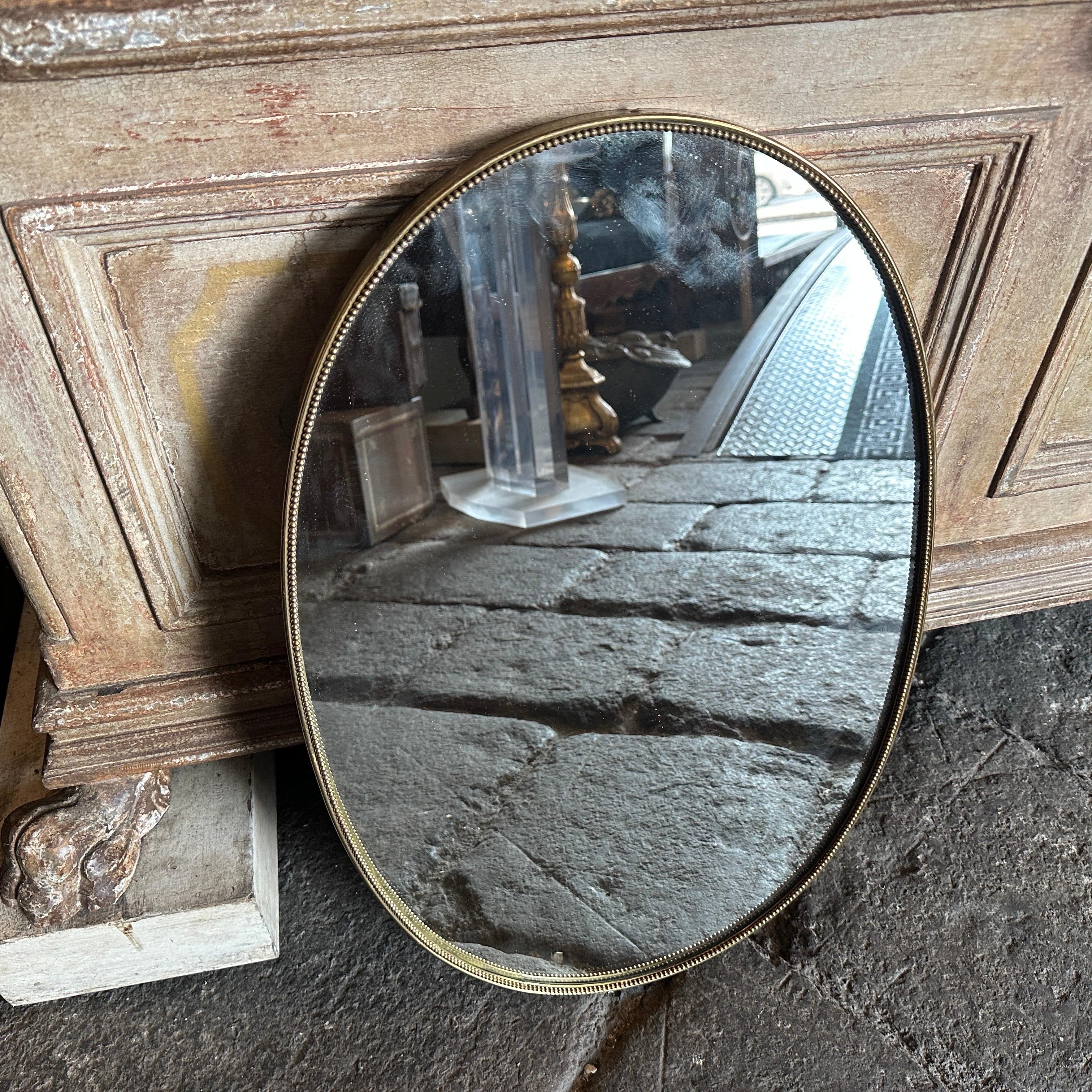 1960s Giò Ponti Style Mid-Century Modern Brass Italian Oval Wall Mirror In Good Condition For Sale In Aci Castello, IT
