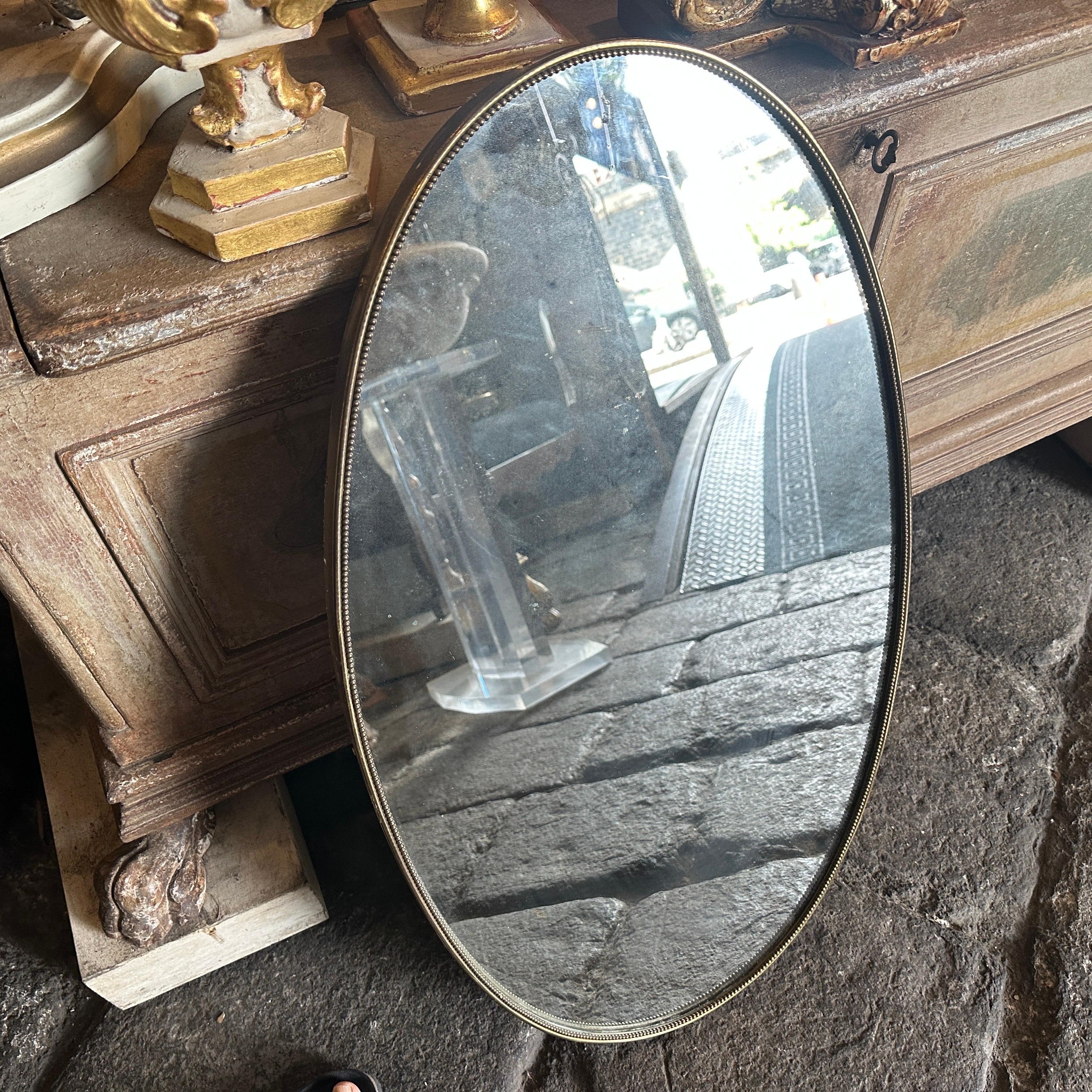 1960er Giò Ponti Stil Mitte des Jahrhunderts Modern Messing Italienisch Oval Wandspiegel im Angebot 2