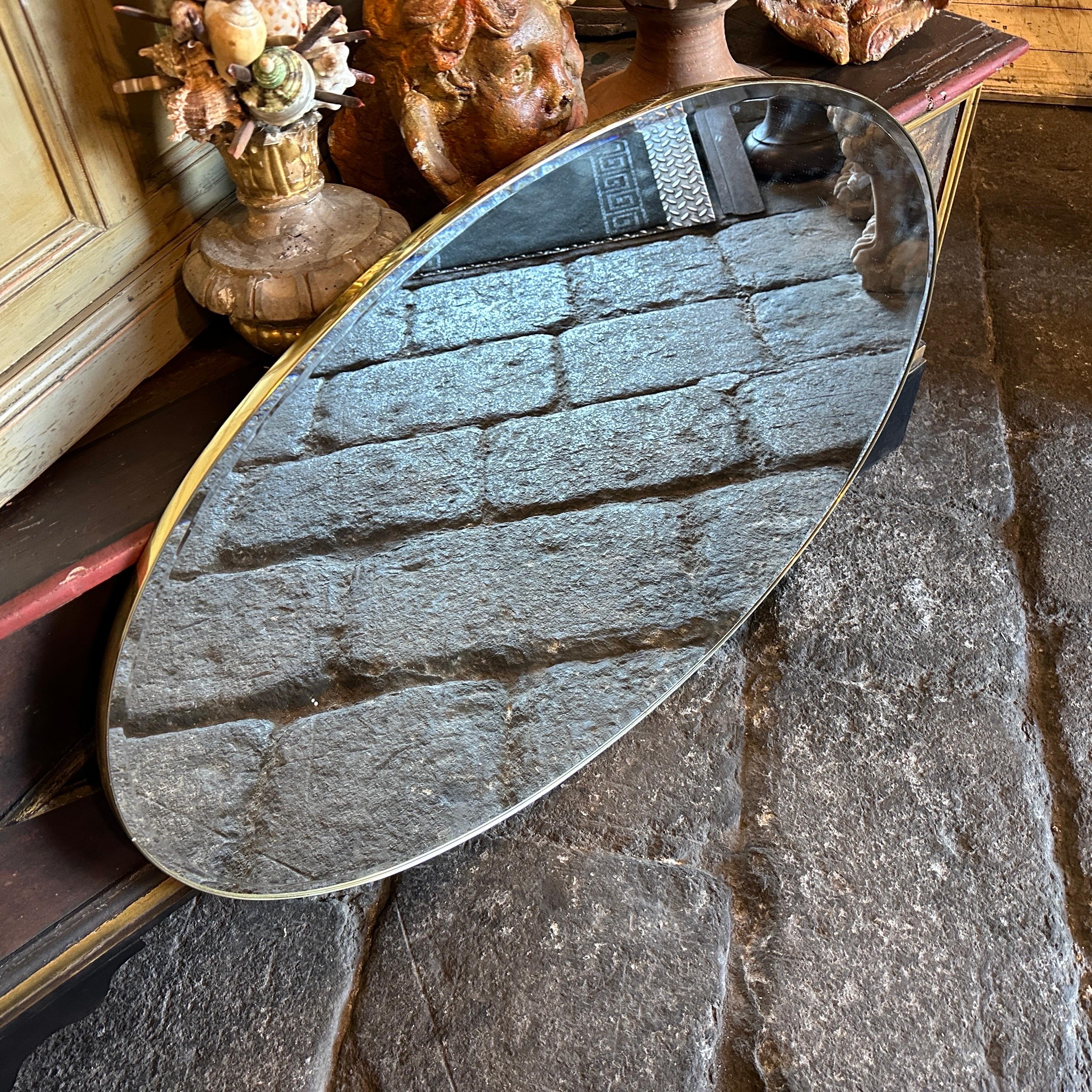 20ième siècle Miroir mural italien ovale en laiton, style Gio Ponti, mi-siècle moderne, années 1960 en vente