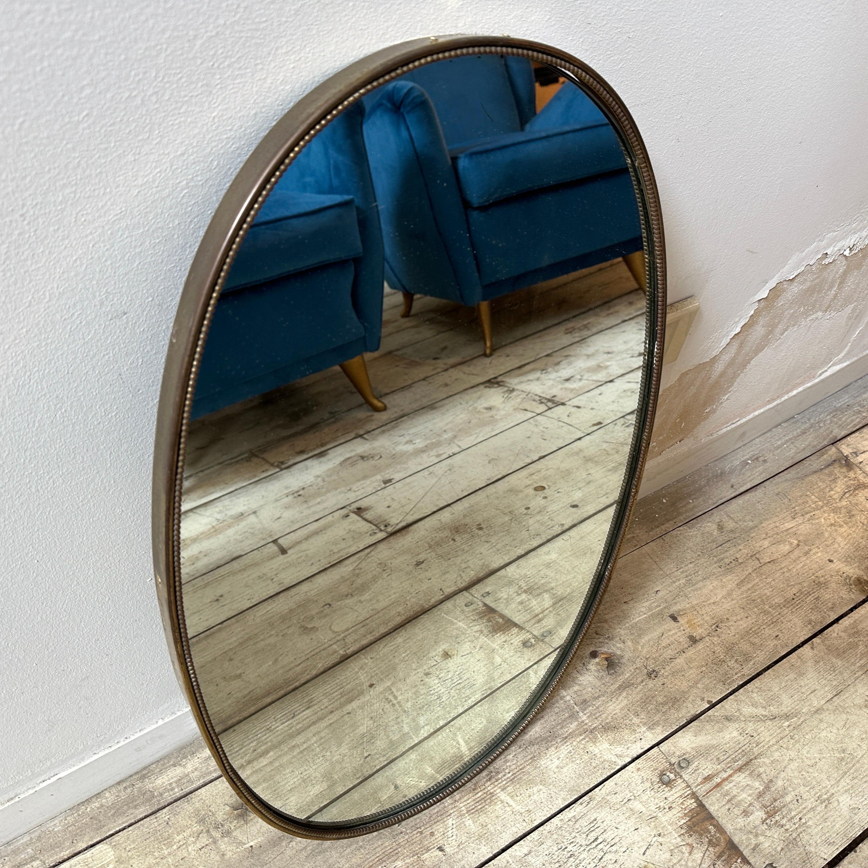 1960s Gio Ponti Style Mid-Century Modern Brass Oval Wall Mirror For Sale 5