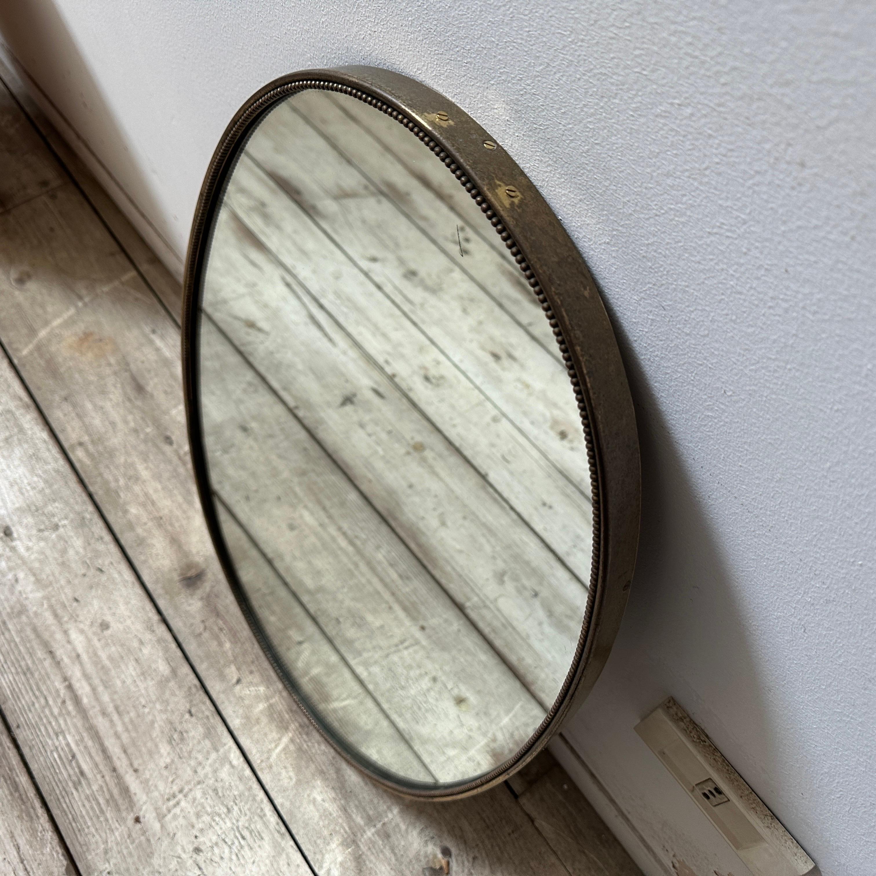 1960s Gio Ponti Style Mid-Century Modern Brass Oval Wall Mirror For Sale 2