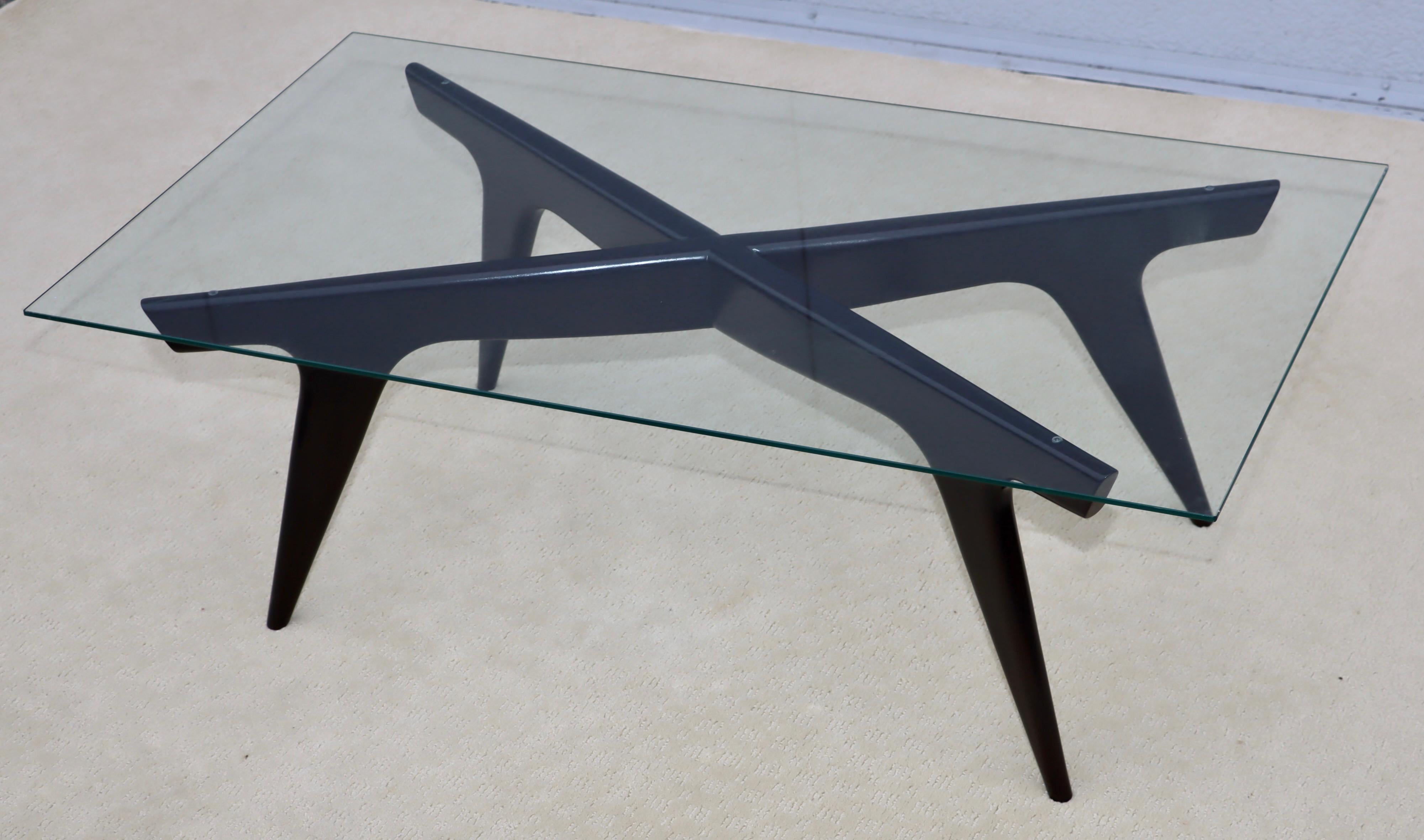 1960's modernist Ebonized dark brown mahogany base with glass top Italian coffee table in the style of Gio Ponti, Fully restored with minor wear and patina due to age and use.