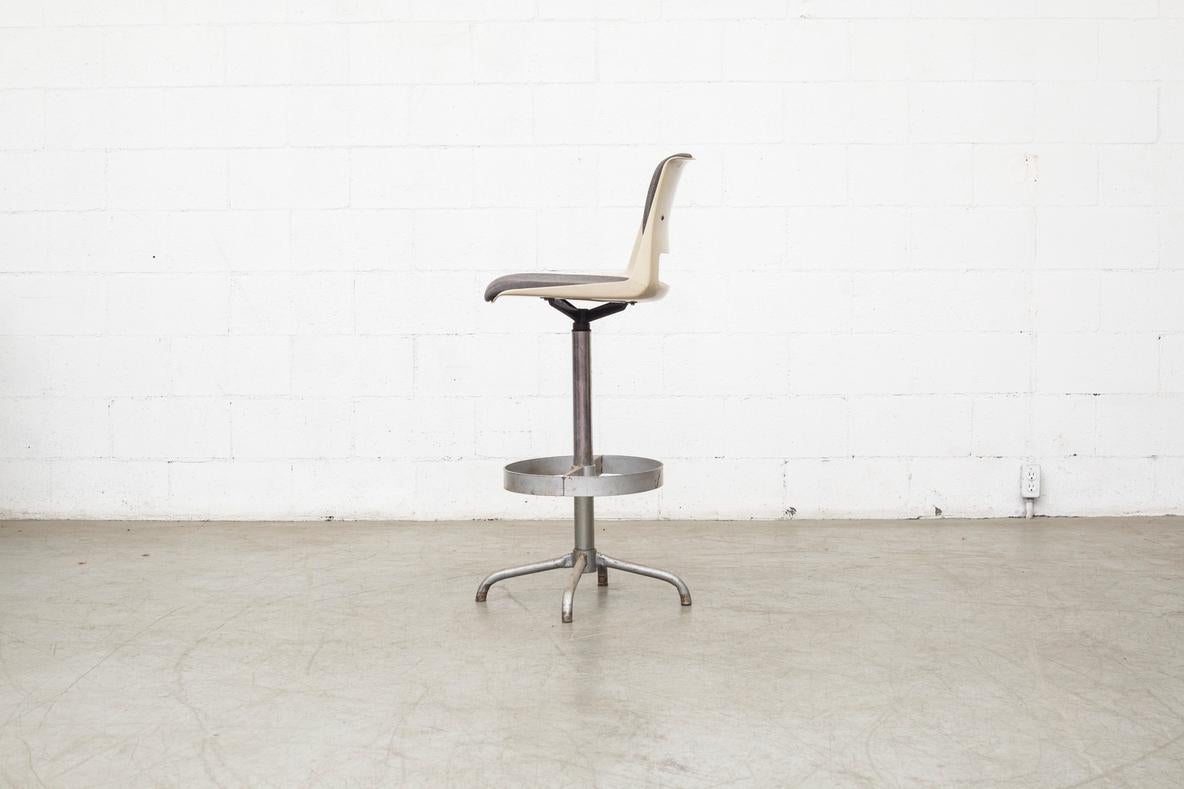 Mid-Century Gispen BZ 1802 Bar Height Stools in Gray Tones In Good Condition For Sale In Los Angeles, CA