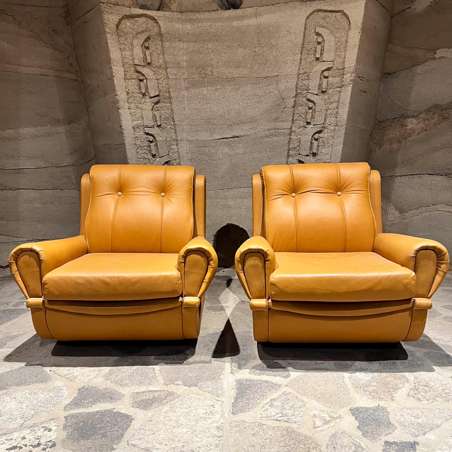 Sillones de cuero italiano de los años 60 Giuseppe Munari para Poltrona en Bueno estado para la venta en Chula Vista, CA