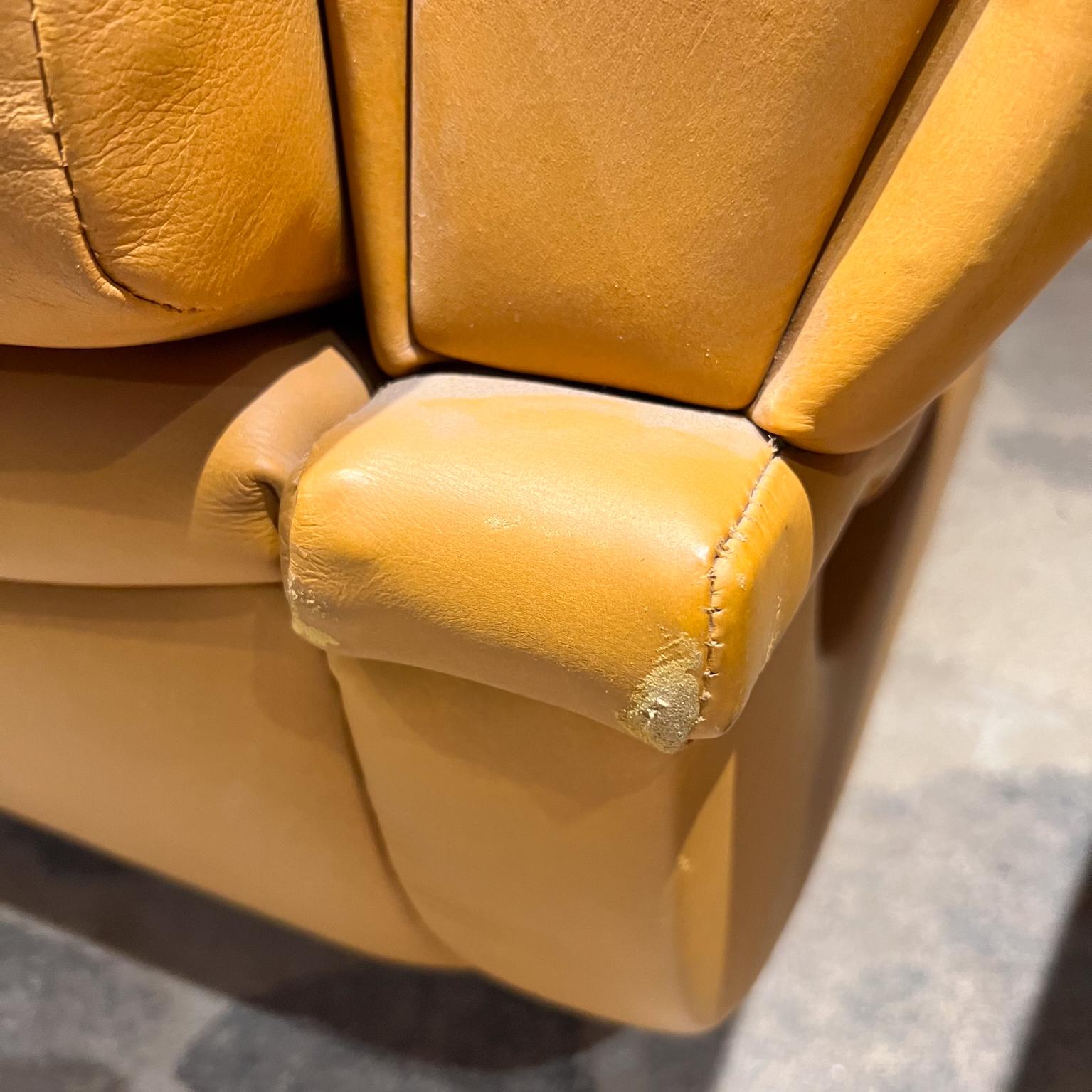 Sillones de cuero italiano de los años 60 Giuseppe Munari para Poltrona mediados del siglo XX en venta