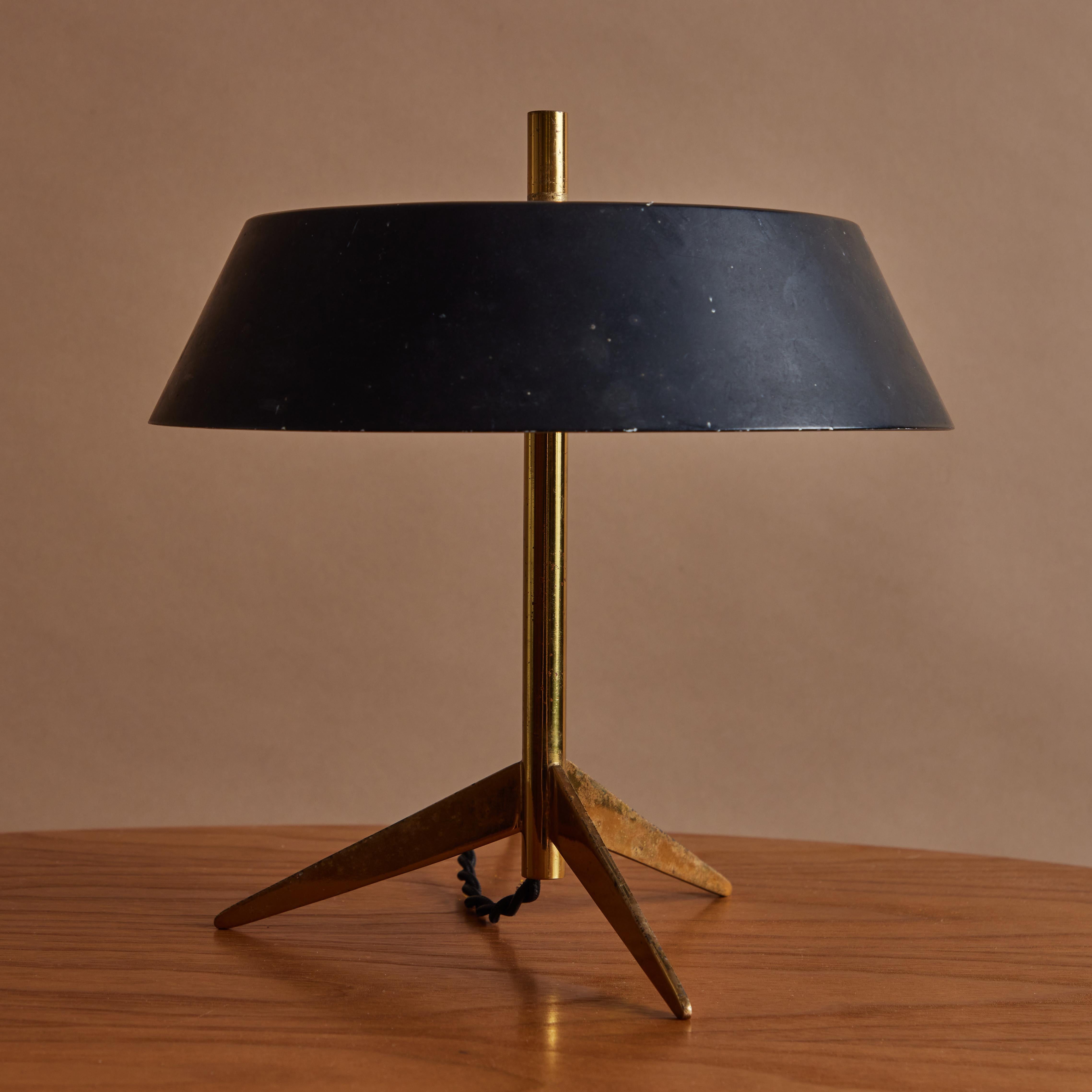 1960s Giuseppe Ostuni Metal and Glass Tripod Table Lamp for O-Luce For Sale 3