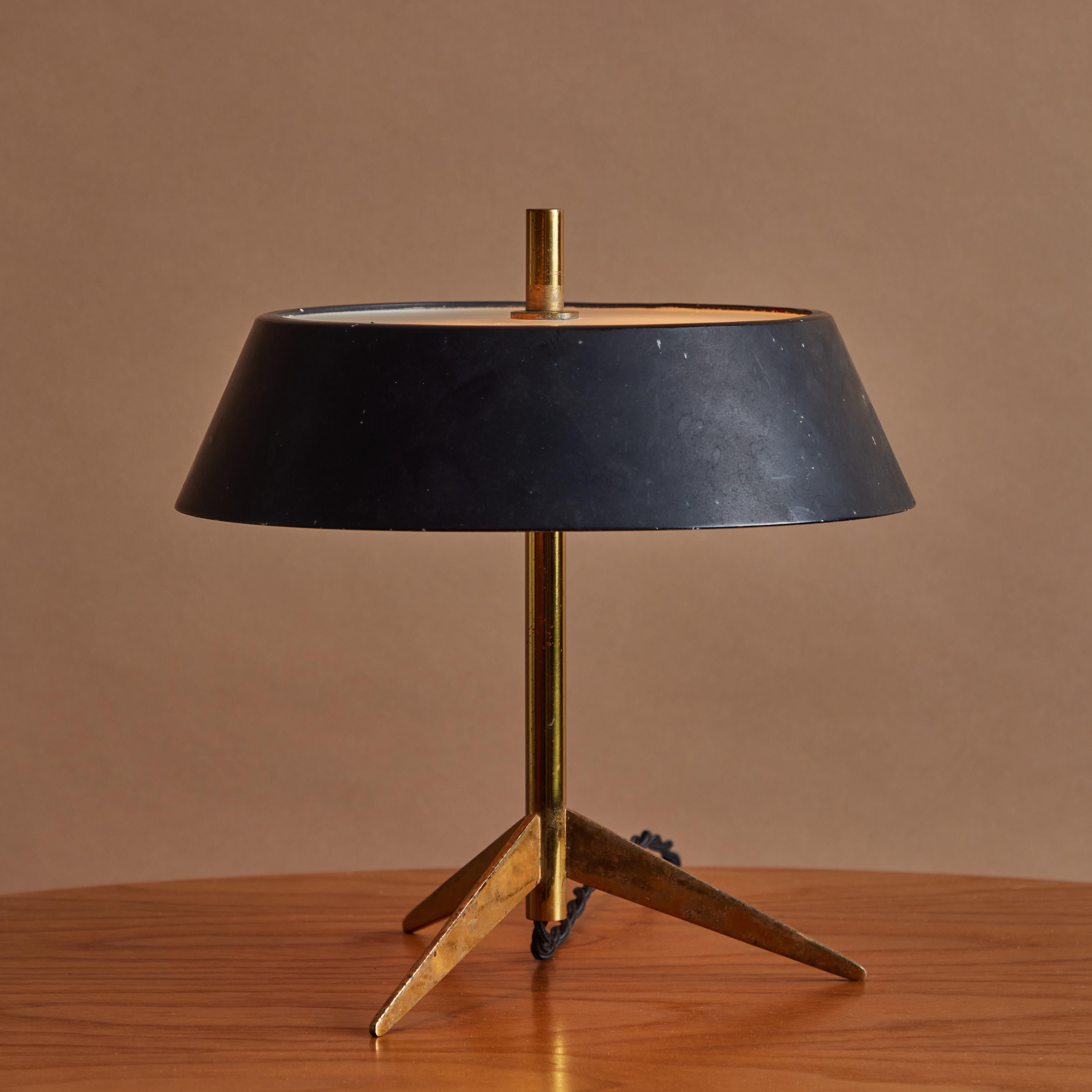 Mid-Century Modern 1960s Giuseppe Ostuni Metal and Glass Tripod Table Lamp for O-Luce For Sale