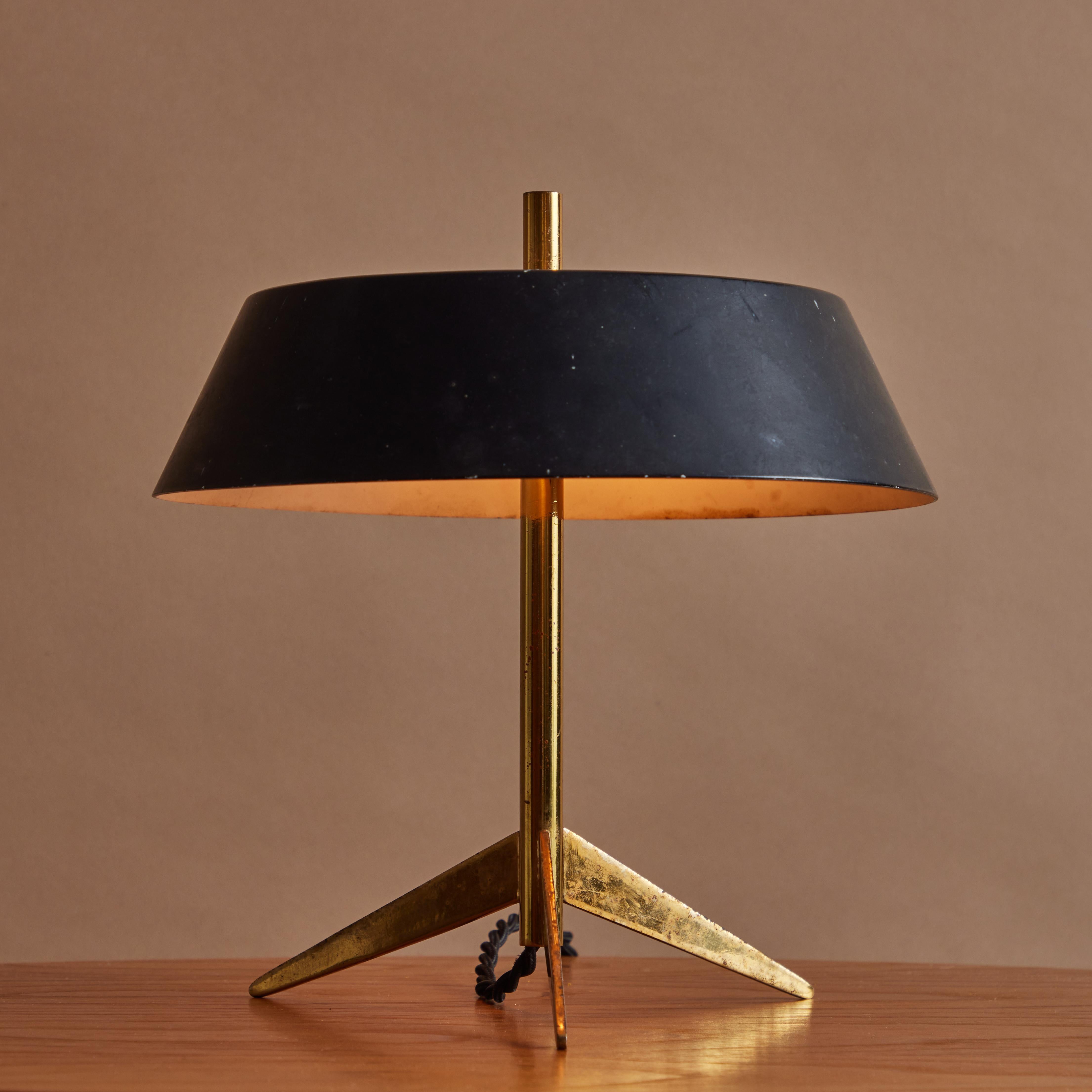 1960s Giuseppe Ostuni Metal and Glass Tripod Table Lamp for O-Luce In Good Condition For Sale In Glendale, CA