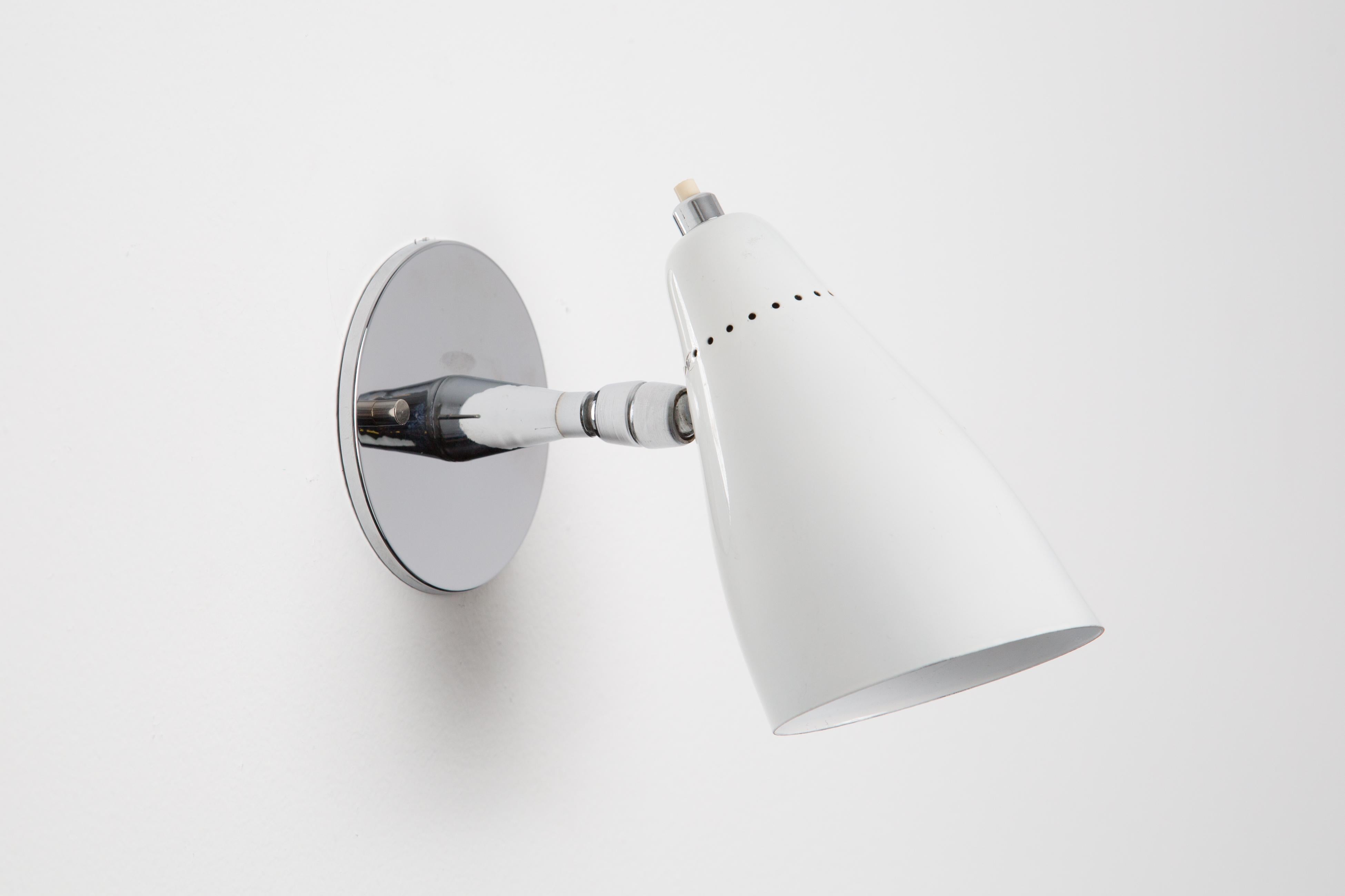 1960s Giuseppe Ostuni Model #101 White Articulating Sconce for O-Luce In Good Condition For Sale In Glendale, CA