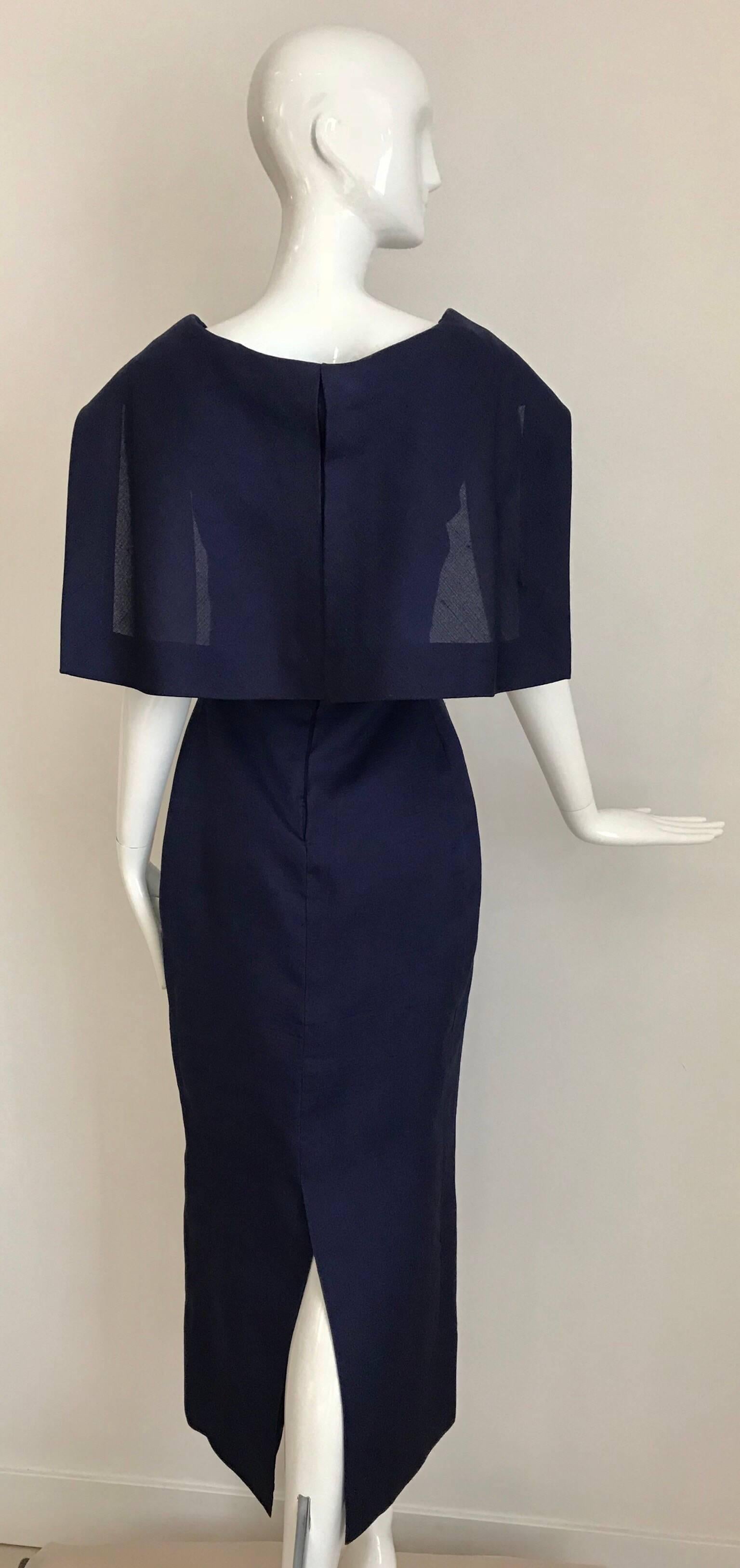 Abito da cocktail Givenchy Haute Couture in organza di seta blu degli anni '60 In condizioni ottime in vendita a Beverly Hills, CA