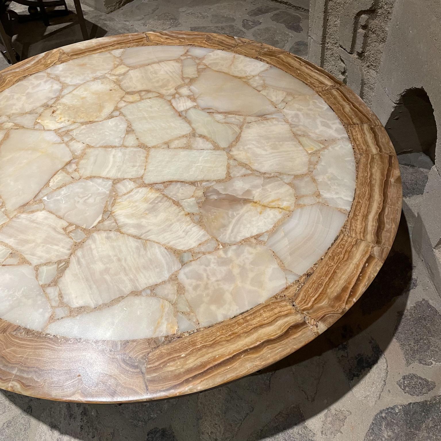 Mexican 1960s Glamorous Modern Round Coffee Table in Onyx Stone by Muller of Mexico 