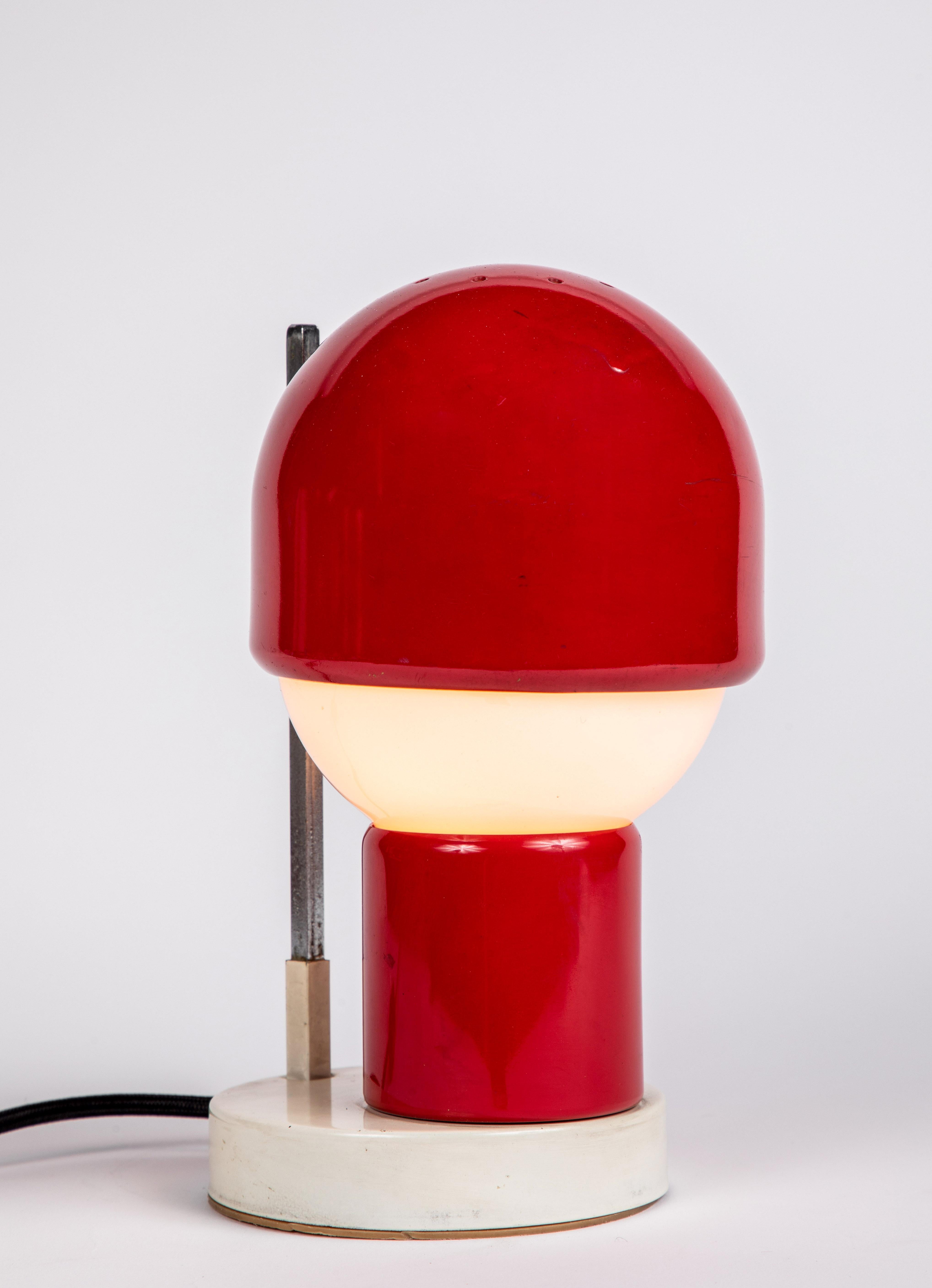 Mid-Century Modern 1960s Glass and Red Metal Table Lamp Attributed to Angelo Lelli for Arredoluce