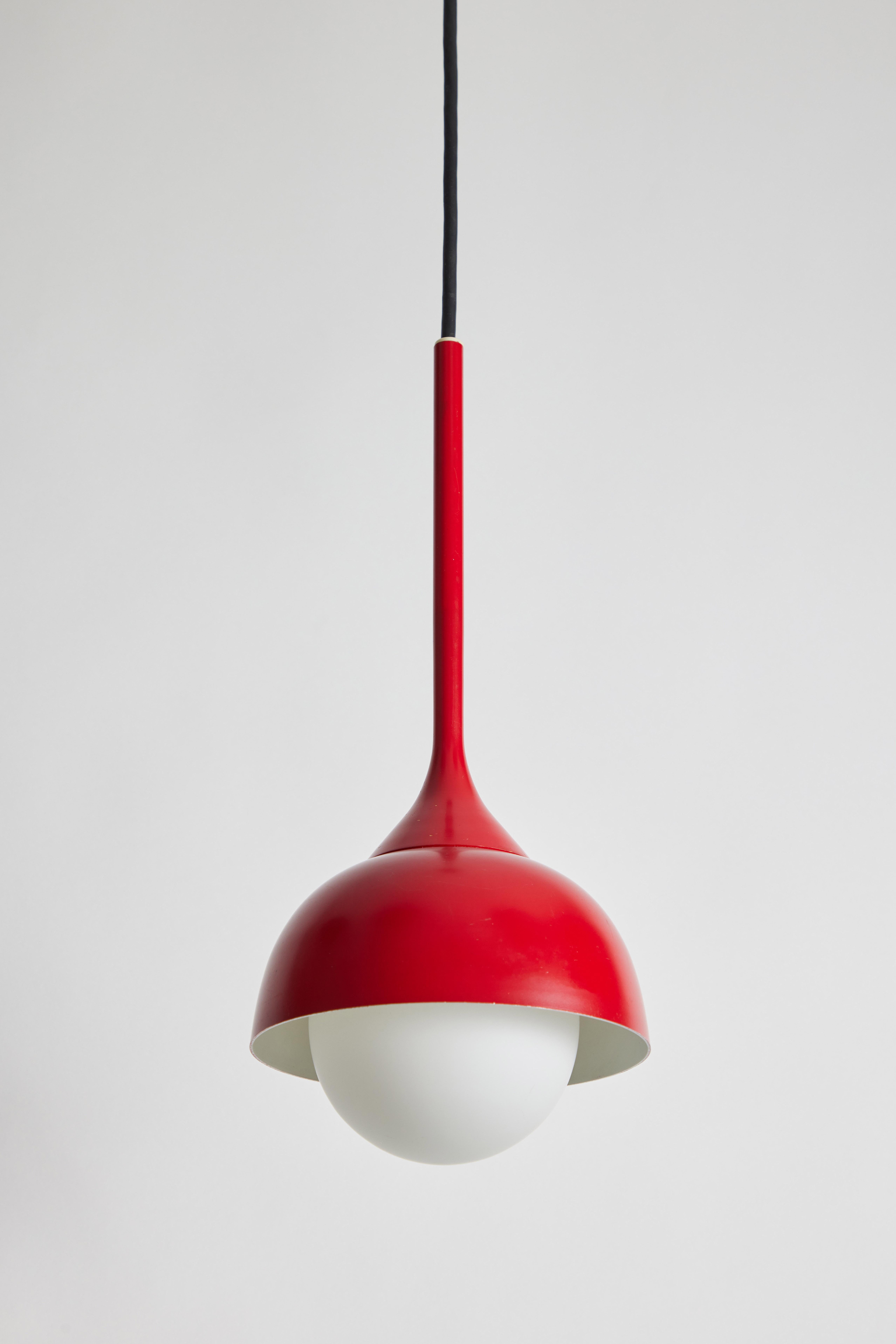 1960s Glass and Red Painted Metal Pendant Attributed to Stilnovo For Sale 4