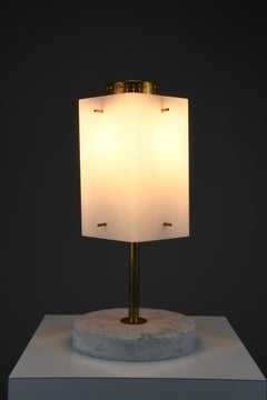 Lampe de table des années 1960 en verre, laiton et marbre de Carrare Attribuée à Stilnovo