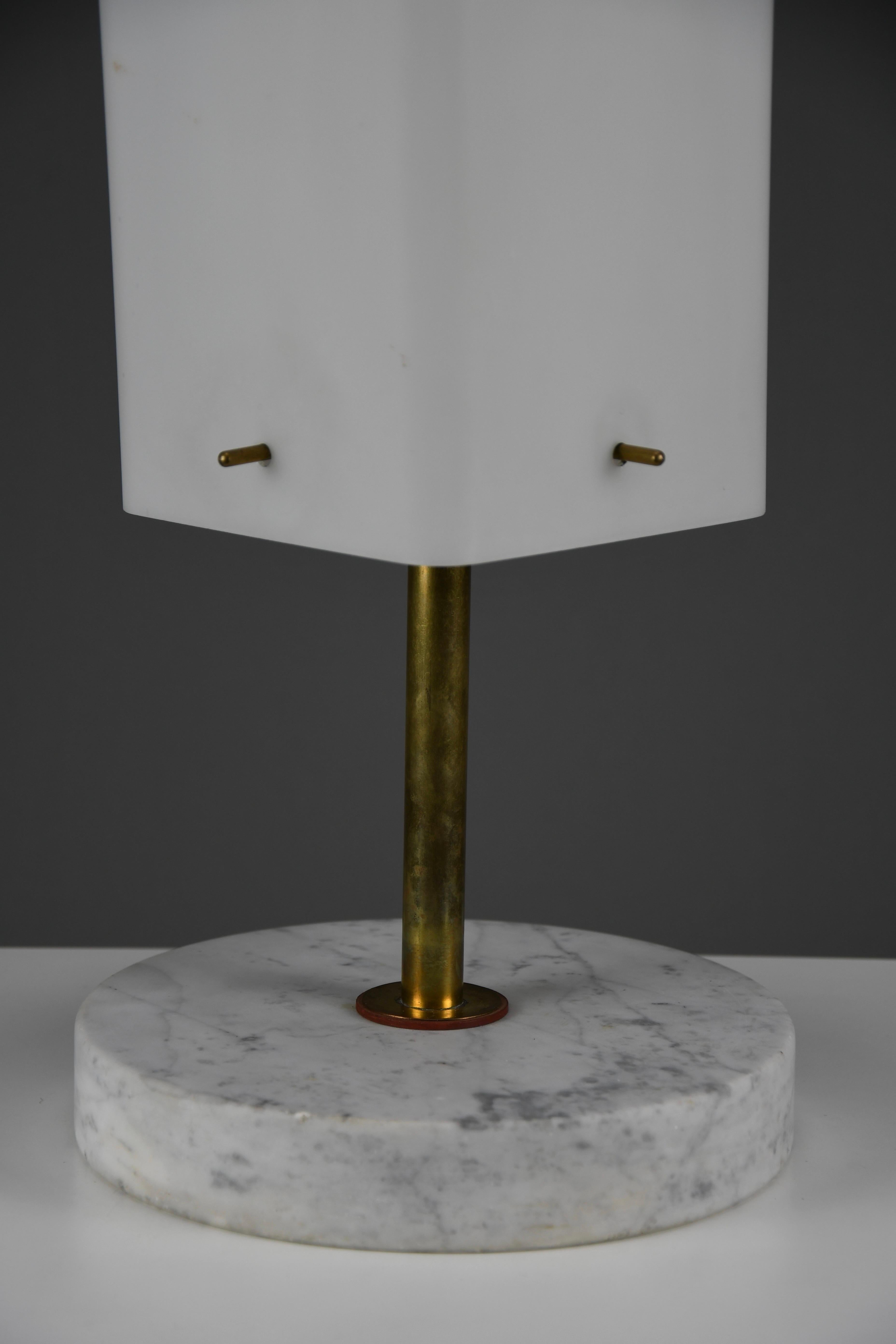 1960s Glass, Brass & Carrara Marble Table Lamp Attributed to Stilnovo For Sale 2