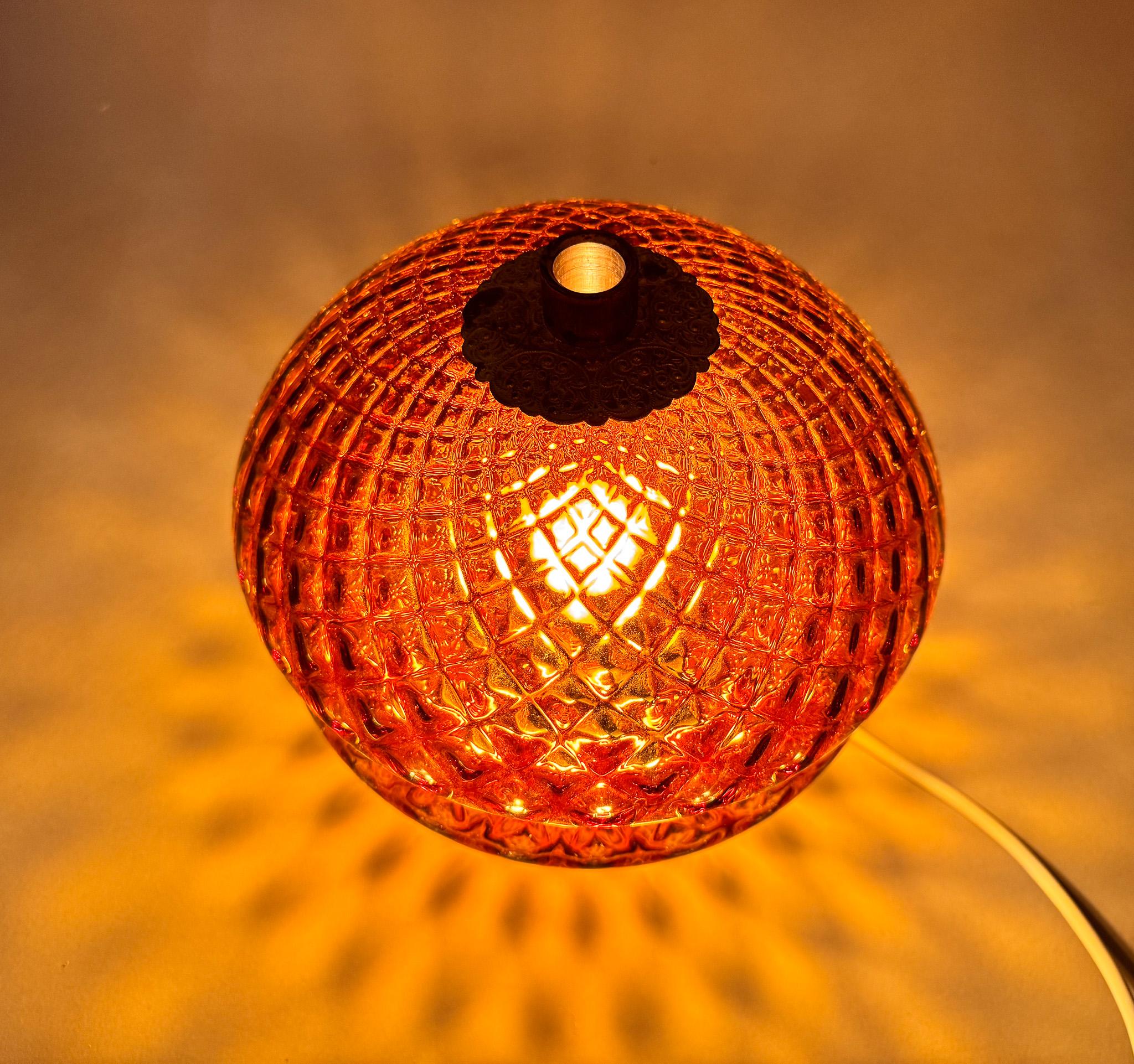 Lámpara de mesa de cristal y latón de los años 60, Jablonec Glassworks, Checoslovaquia siglo XX en venta