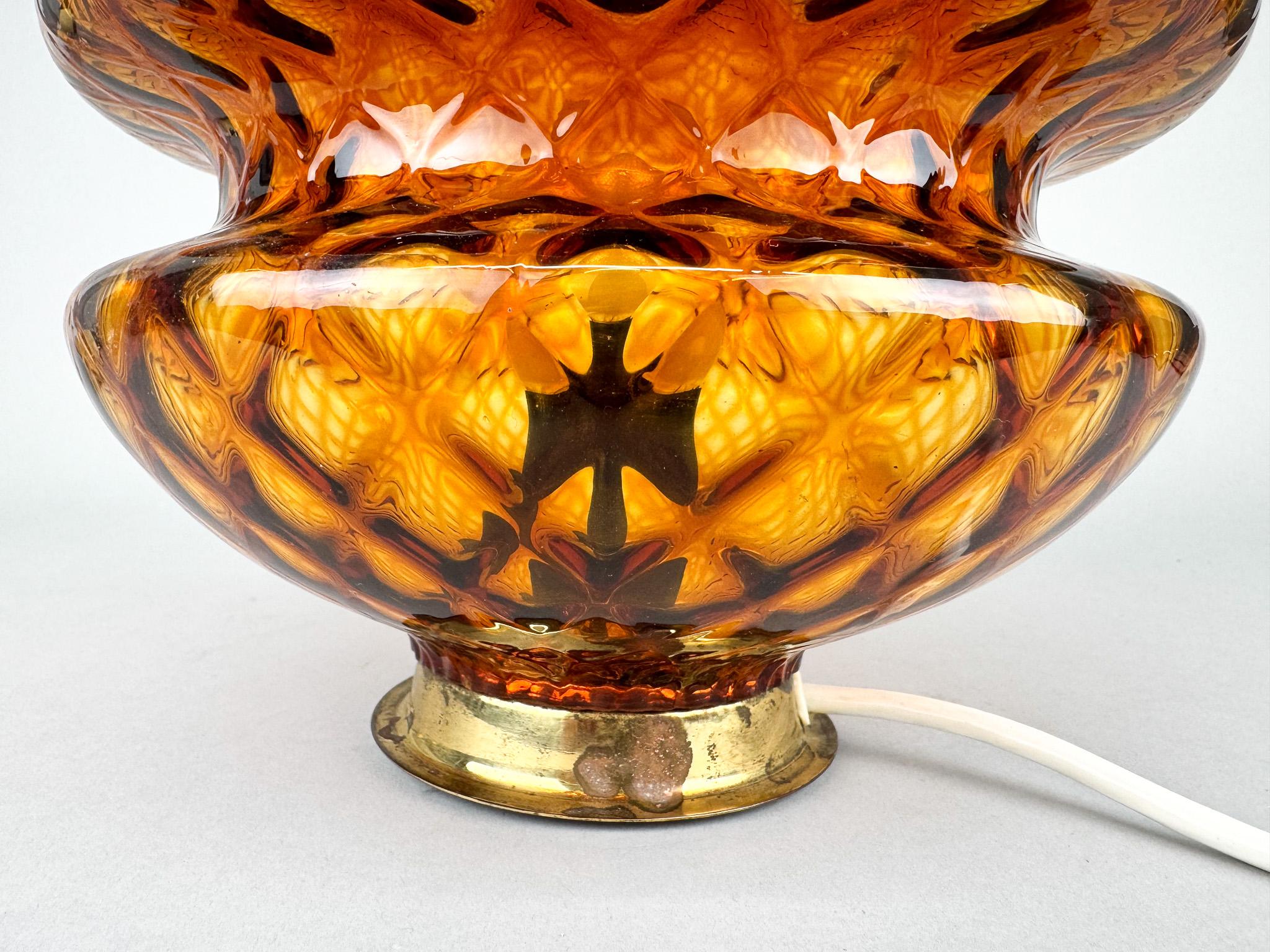 Lámpara de mesa de cristal y latón de los años 60, Jablonec Glassworks, Checoslovaquia en venta 3