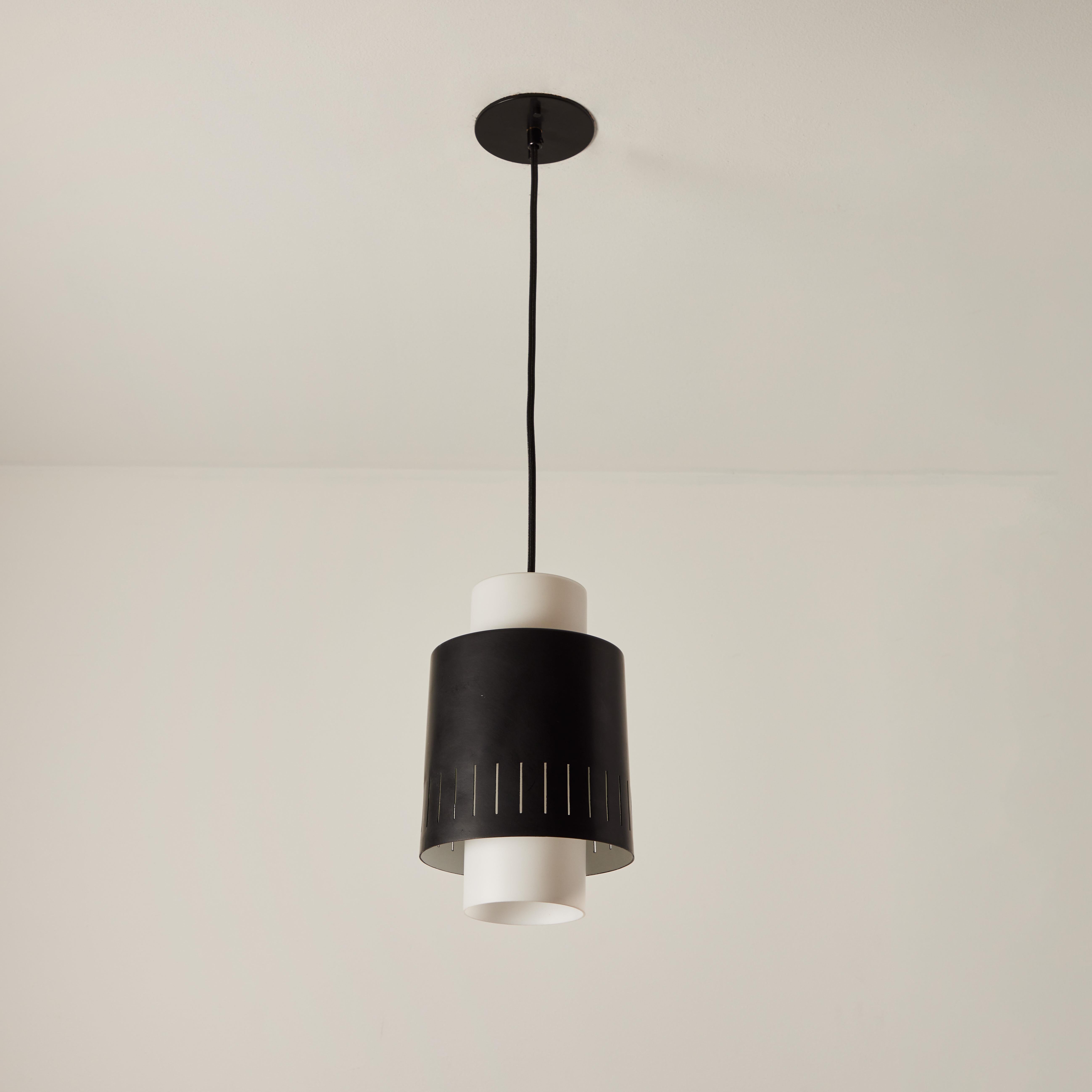 Lampe à suspension en verre et métal perforé des années 1960 attribuée à Bruno Gatta pour Stilnovo en vente 4