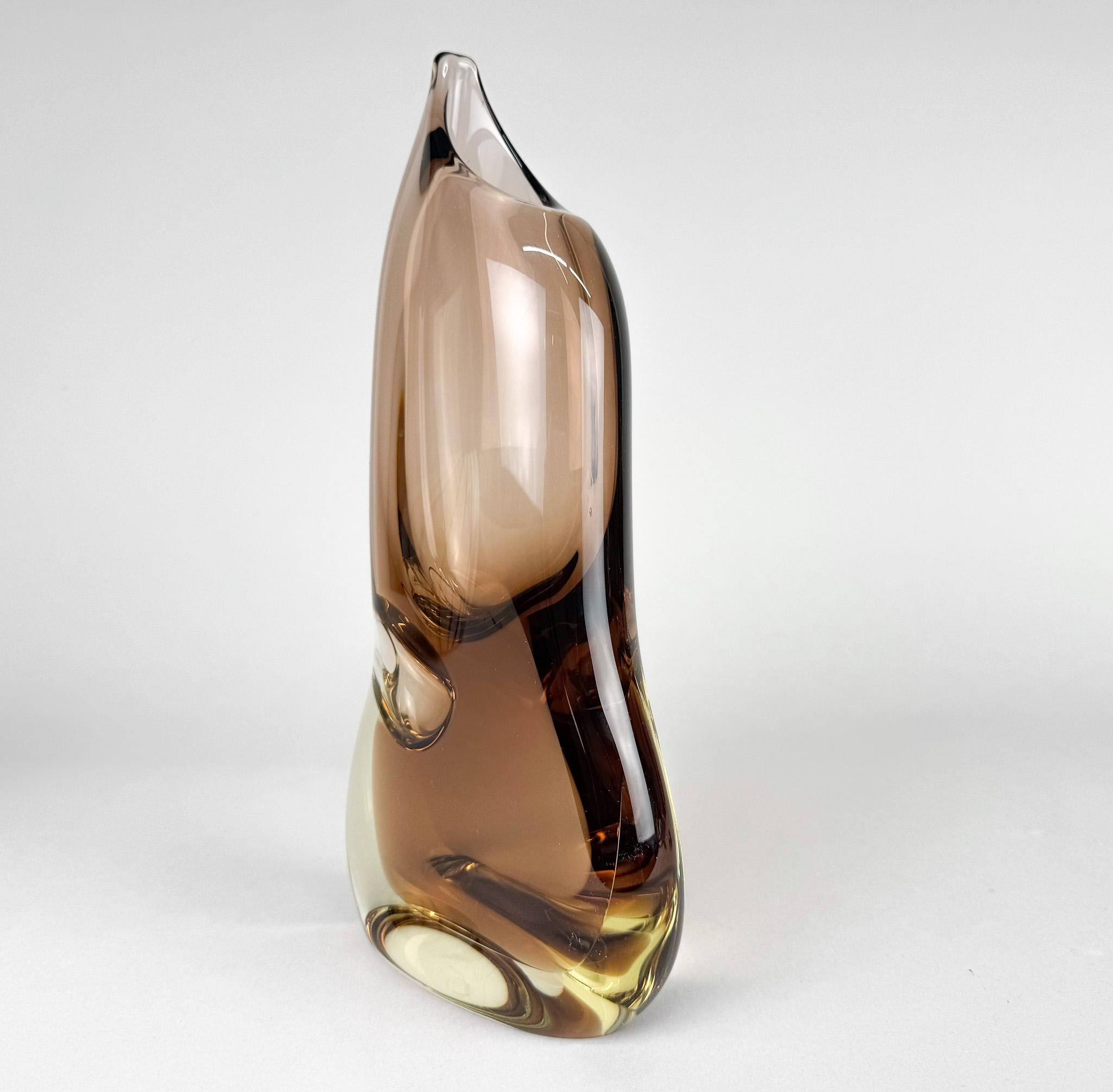 Mid-Century moderno Vaso in vetro del 1960 di Josef Cvrcek per ZBS Glassworks, Cecoslovacchia in vendita