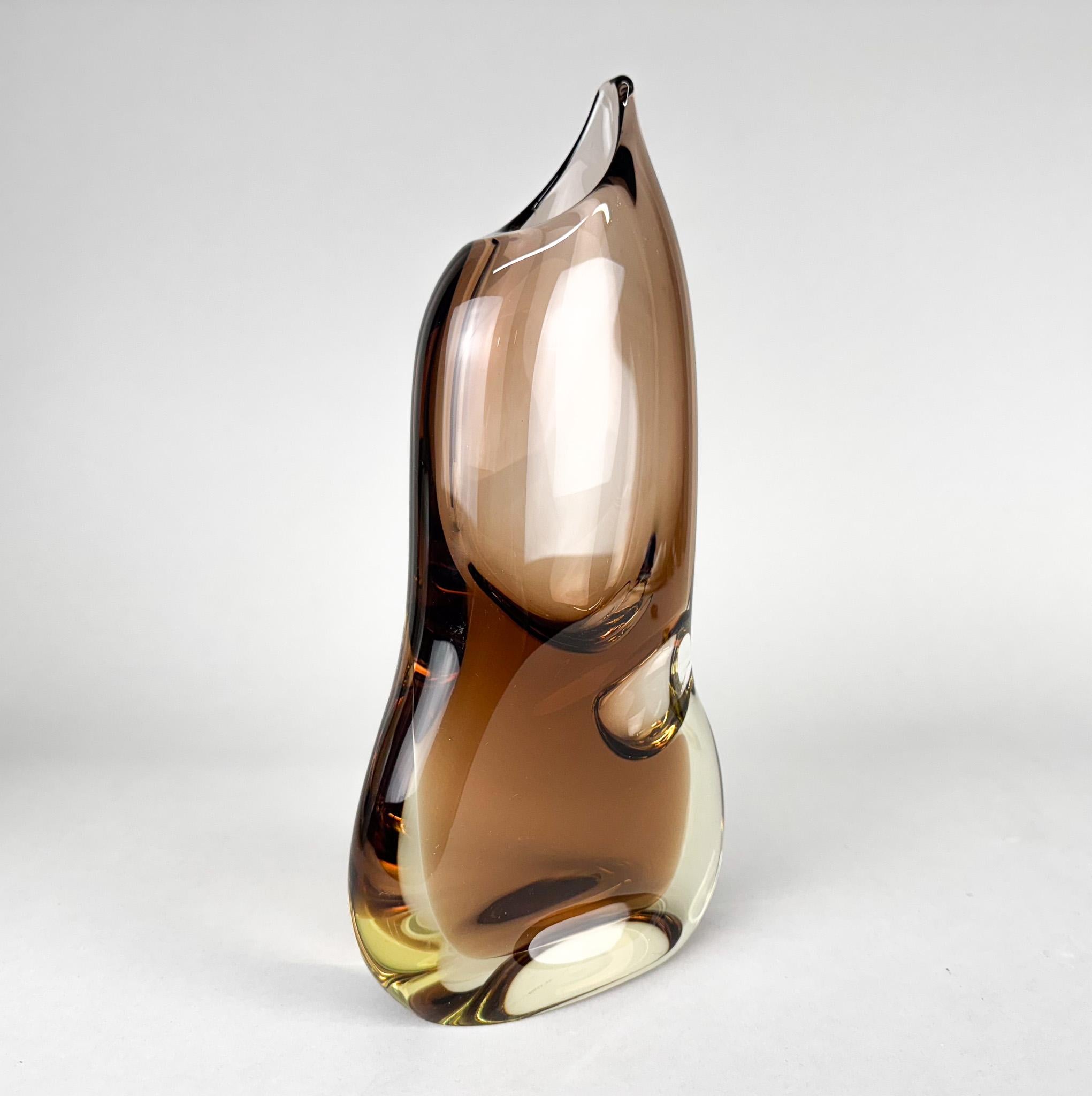 Vaso in vetro del 1960 di Josef Cvrcek per ZBS Glassworks, Cecoslovacchia In condizioni buone in vendita a Praha, CZ