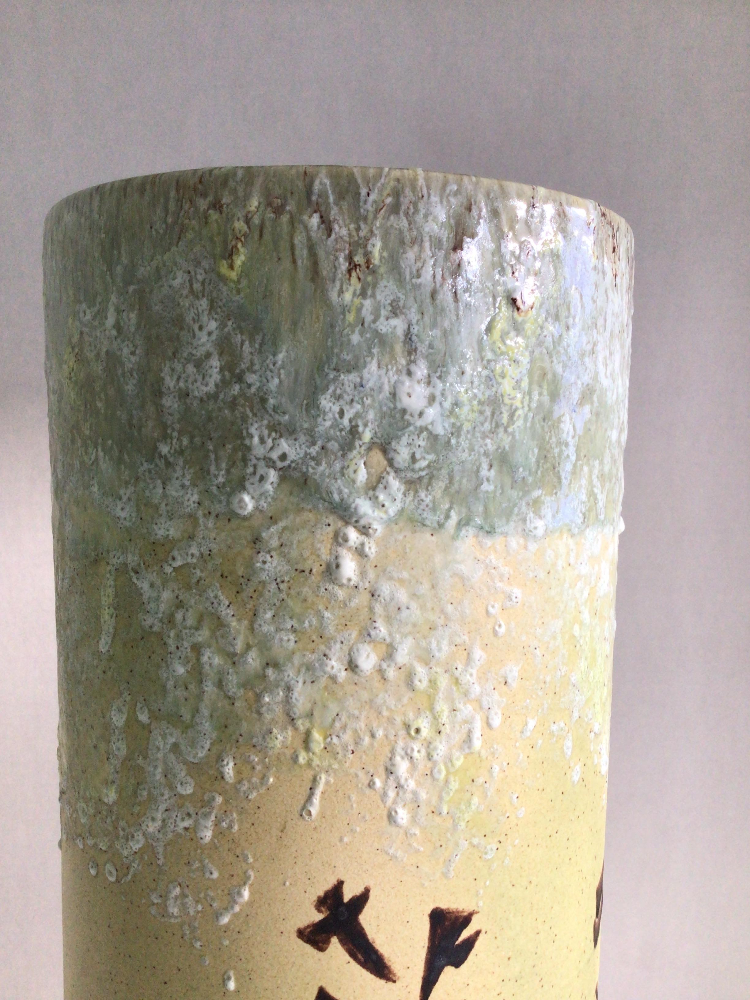 Porte-parapluie en céramique émaillée des années 1960 avec lettrage asiatique Bon état - En vente à Tarrytown, NY