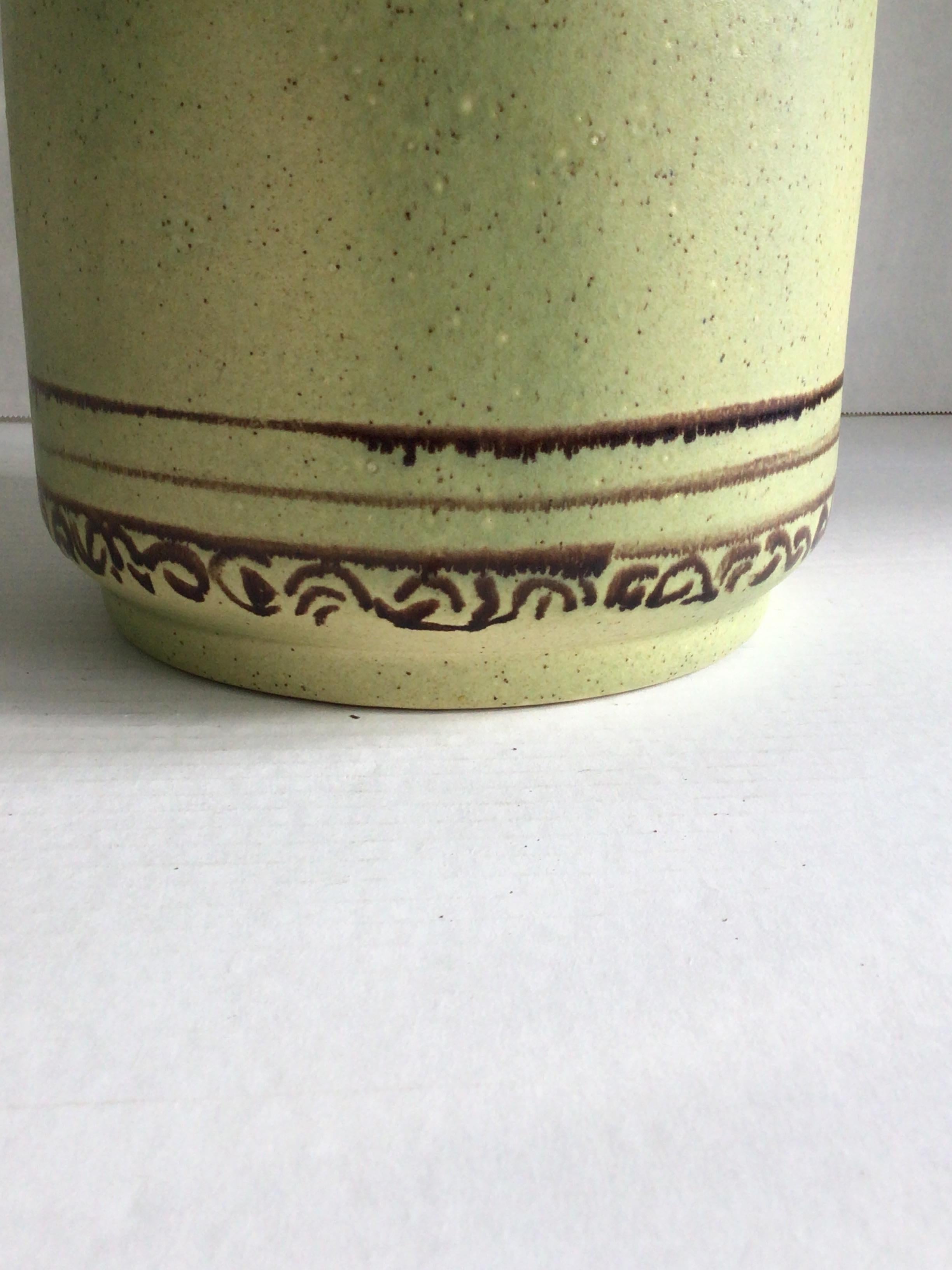 Porte-parapluie en céramique émaillée des années 1960 avec lettrage asiatique en vente 1