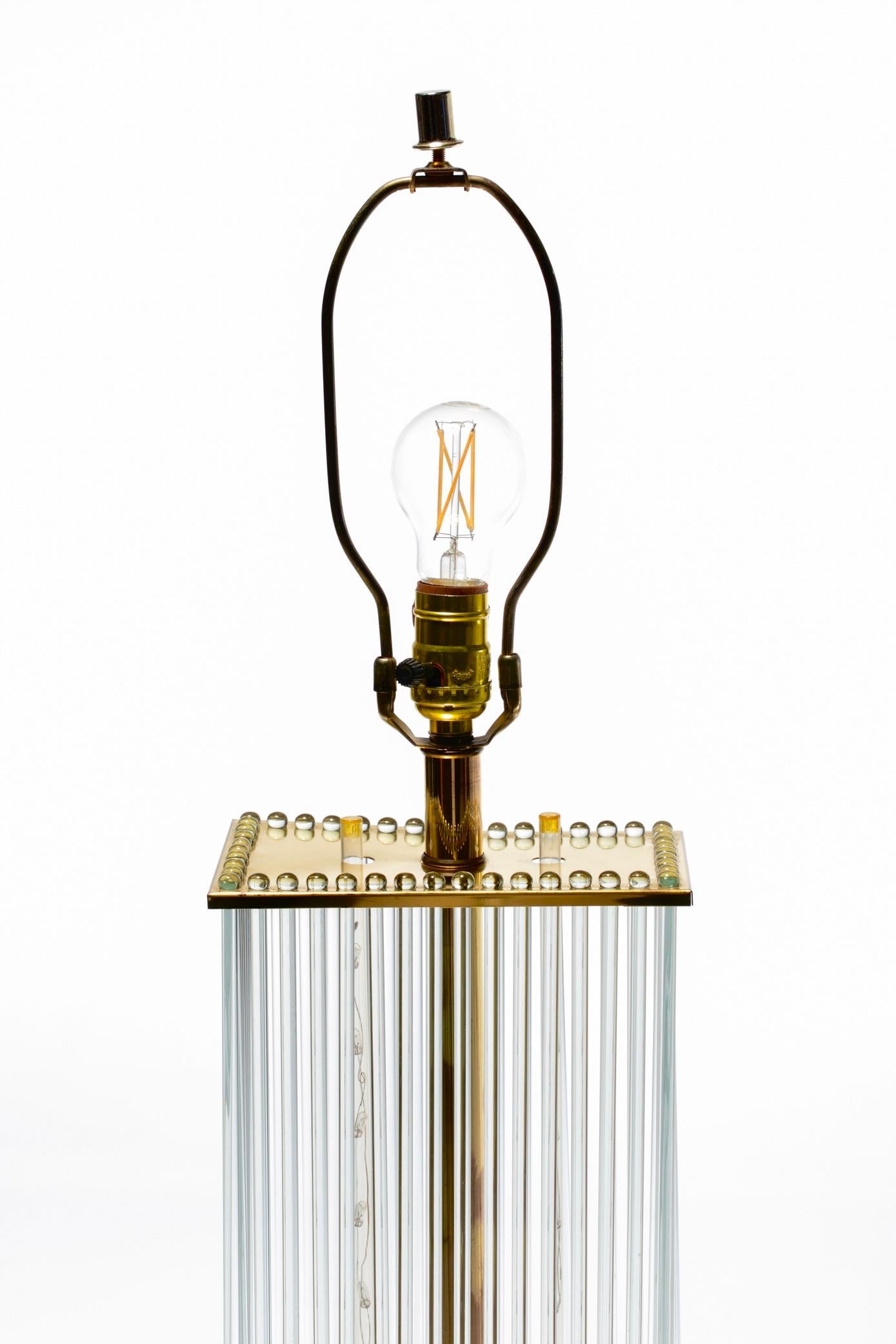 Laiton Lampadaire à tige en verre en forme de cascade des années 1960 par Gaetano Sciolari pour Lightolier en vente