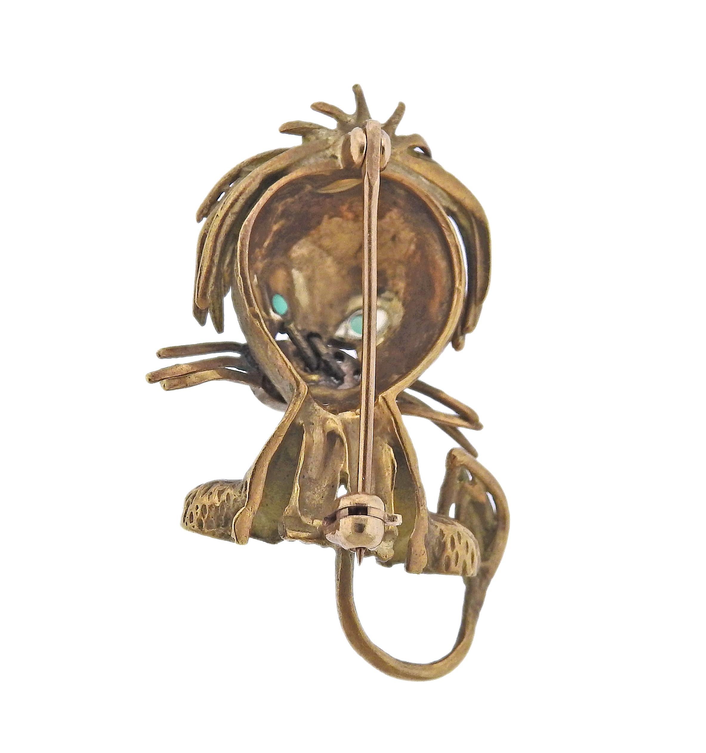Round Cut 1960s Gold Diamond Emerald Lion Brooch For Sale