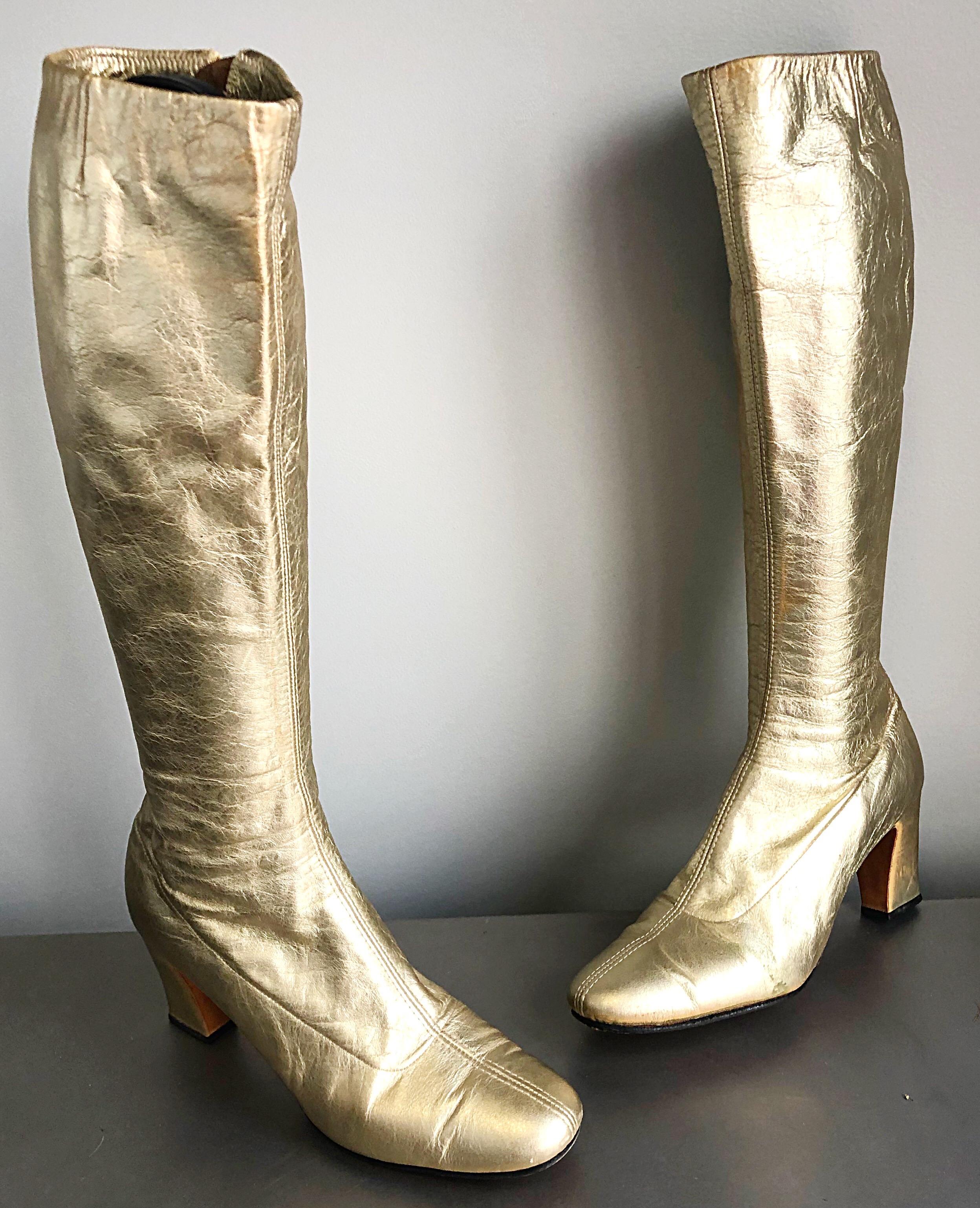 1960s Gold Leather Size 6 N Knee High Vintage 60s Mod Retro Go-Go Boots Shoes In Good Condition For Sale In San Diego, CA