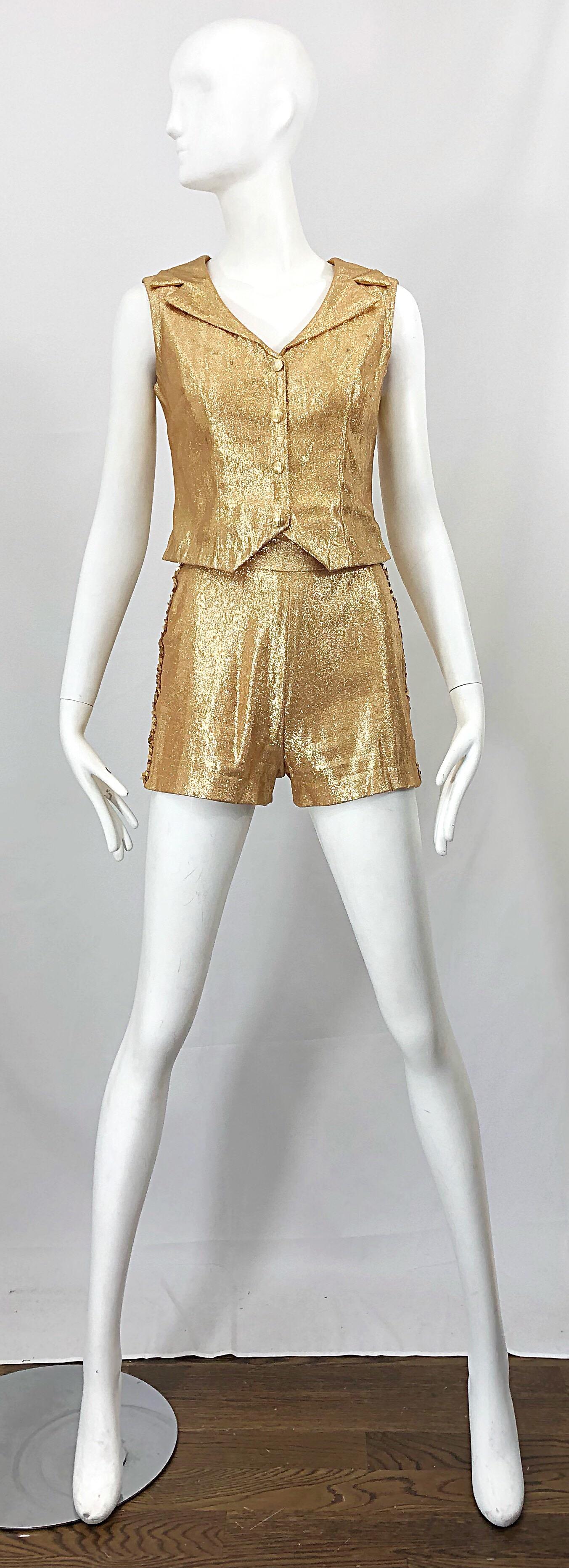 Marron Short et chemise à paillettes en lurex doré des années 1960, années 60 en vente