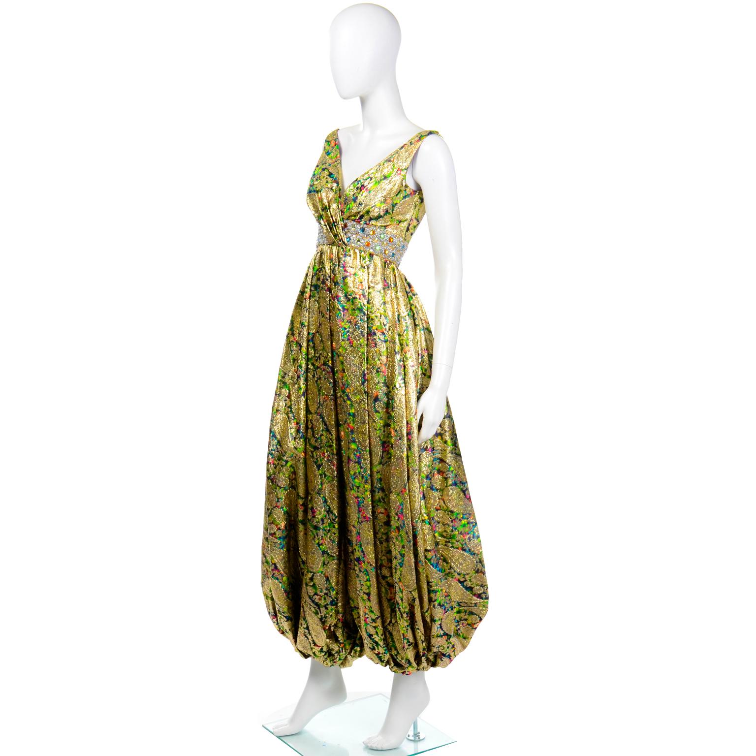 1960er Jahre Gold Metallic Bunt Floral Harem Style Vintage Jumpsuit mit juwelenbesetzter Taille 1