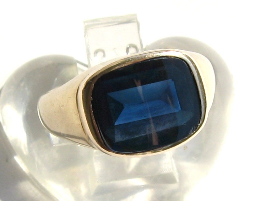  Handsome Blue stone 10k Gold Ring circa 1960s. This can easily be worn by a men or women. Size is 7.75. This can be sized by us or your jeweler. This is out of a massive collection of Hopi, Zuni, Navajo, Southwestern, sterling silver, costume