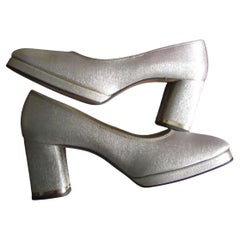 Décolleté con zeppa d'oro da donna vintage degli anni '60 di Color Mates, misura 8