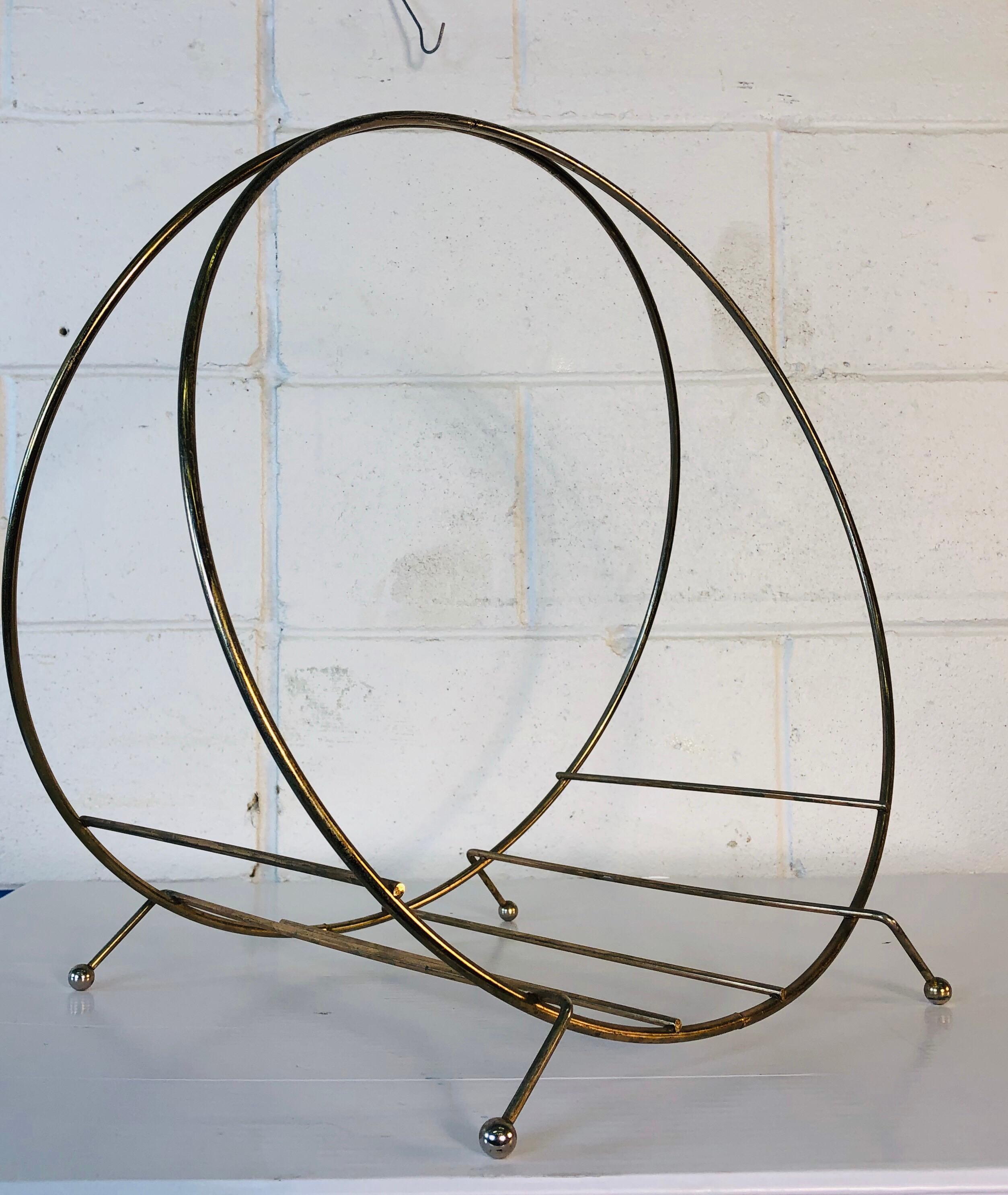 1960s Gold Round Metal Magazine Rack In Good Condition For Sale In Amherst, NH