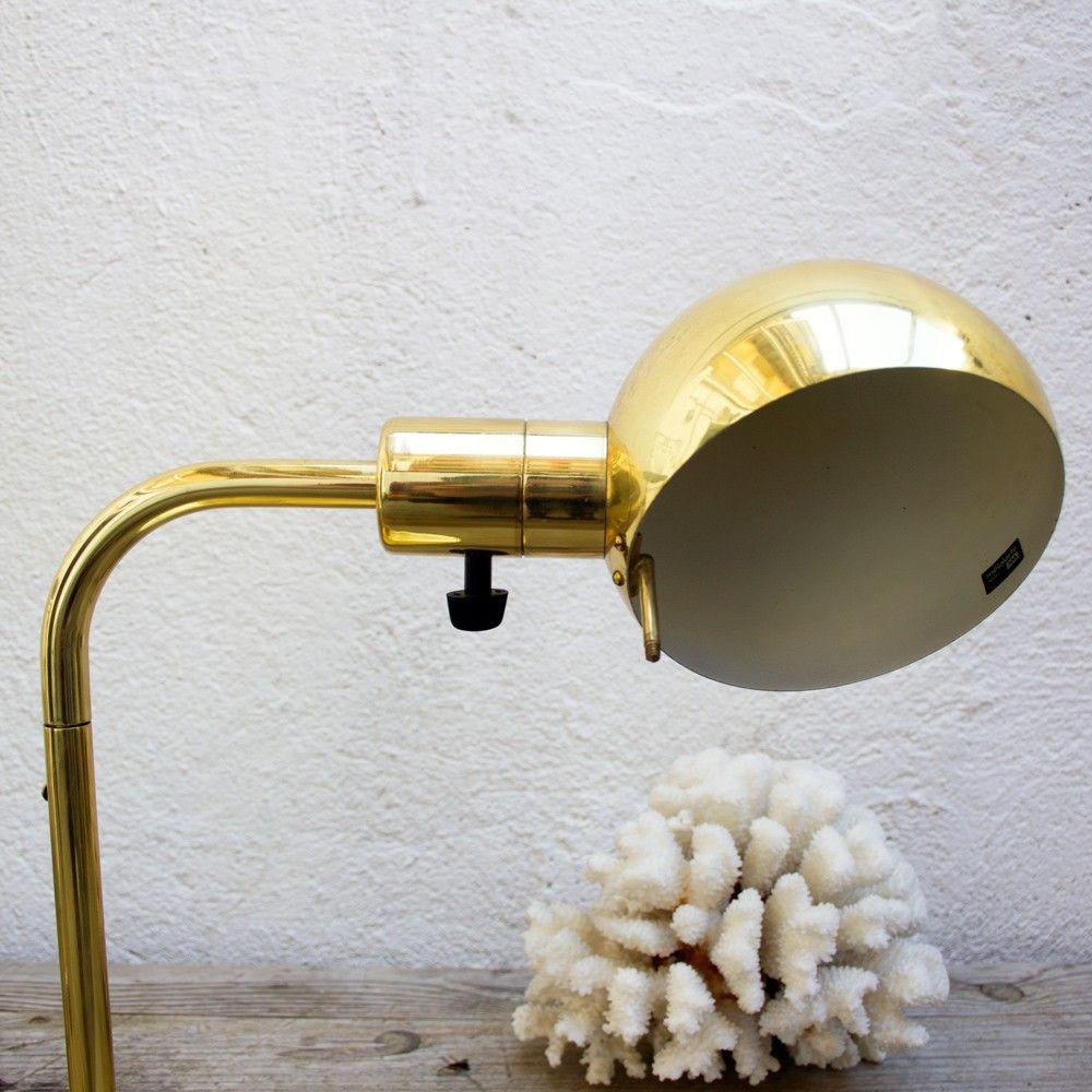 Table Lamp, Gold finish, by Metalarte in Spain, Hansen Lamps in New York, 1960s, European Plug (up to 250V)

This table lamp was produced by Metalarte in Spain for Hansen Lamps in New York. It features an iron food and flat sphere base that hold a