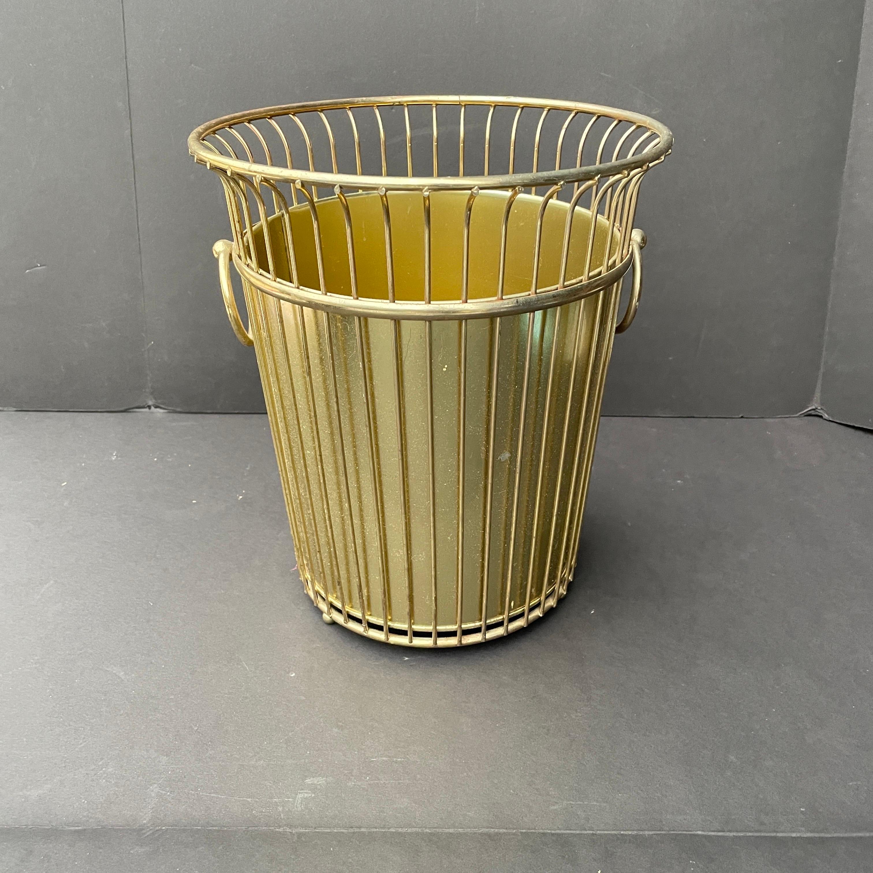 1960s Gold Wire Handled Wastebasket In Good Condition In Cordova, SC